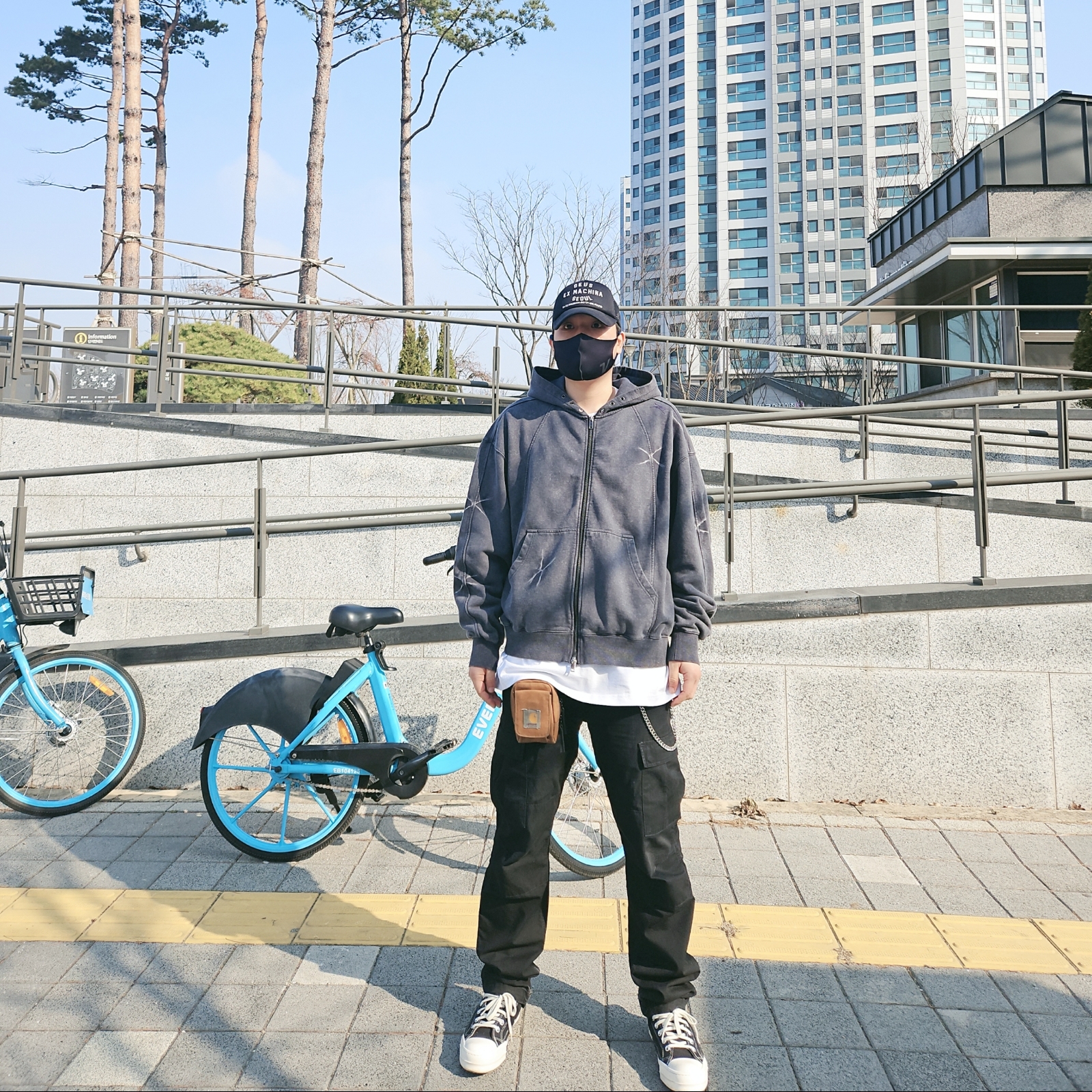 Converse x Drkshdw Drkstr Chuck 70 Ox Black, Carhartt WIP Aviation Pants Black 착용 스타일 - 2