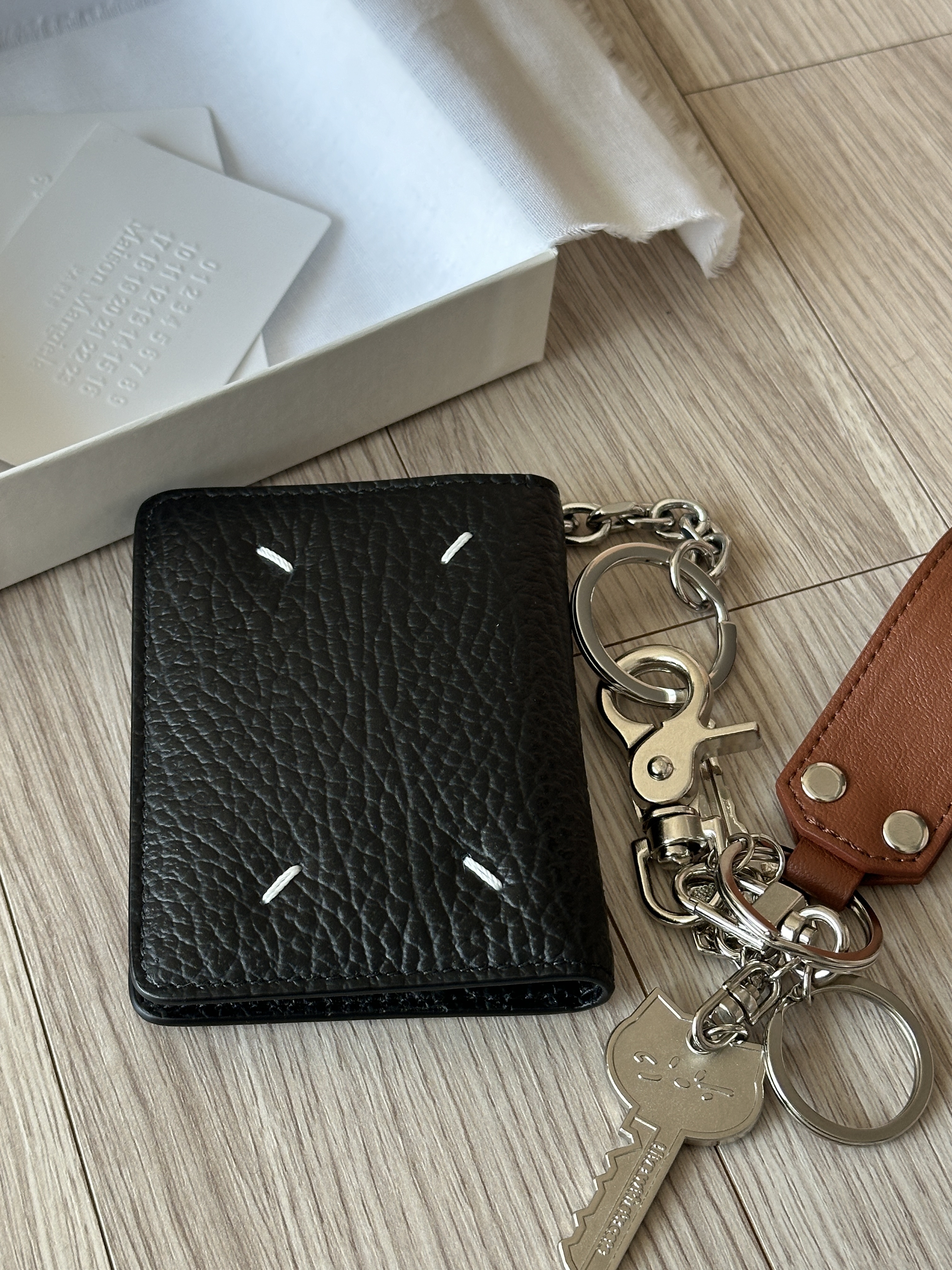 Maison Margiela Keyring Wallet Black 착용 스타일 - 1