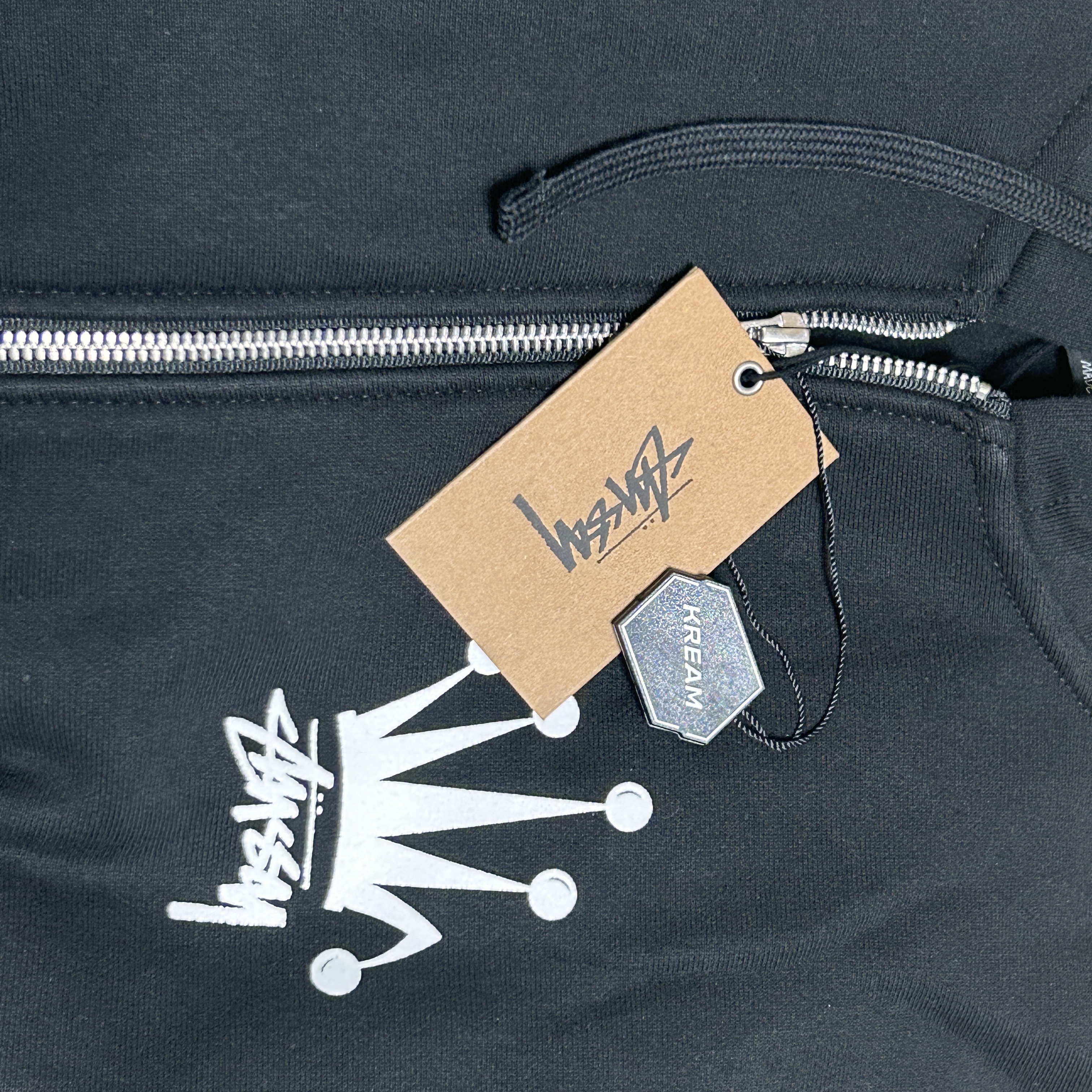 Stussy Regal Crown Zip Hoodie Black 착용 스타일 - 4