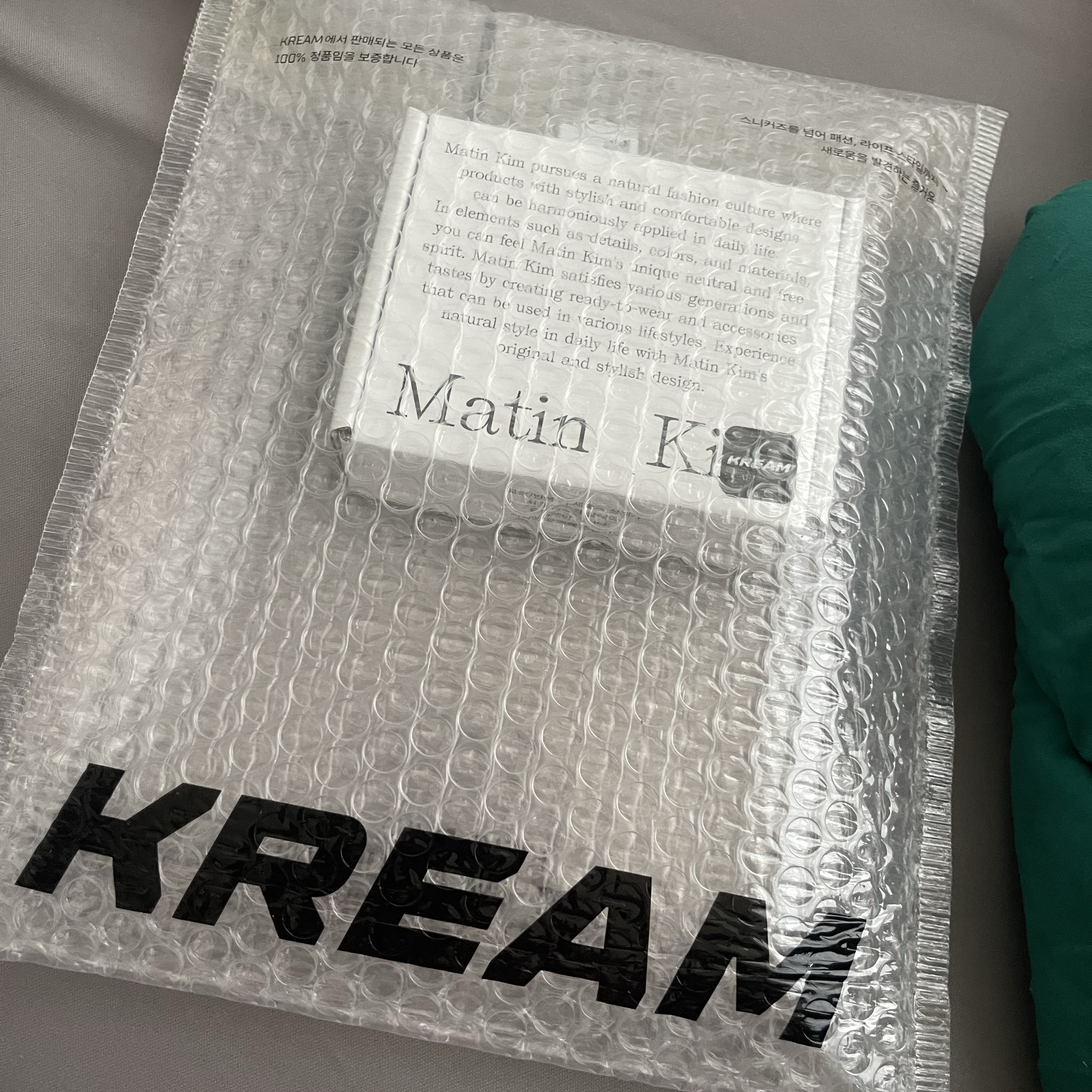 Matin Kim Vintage Card Wallet Silver 착용 스타일 - 5