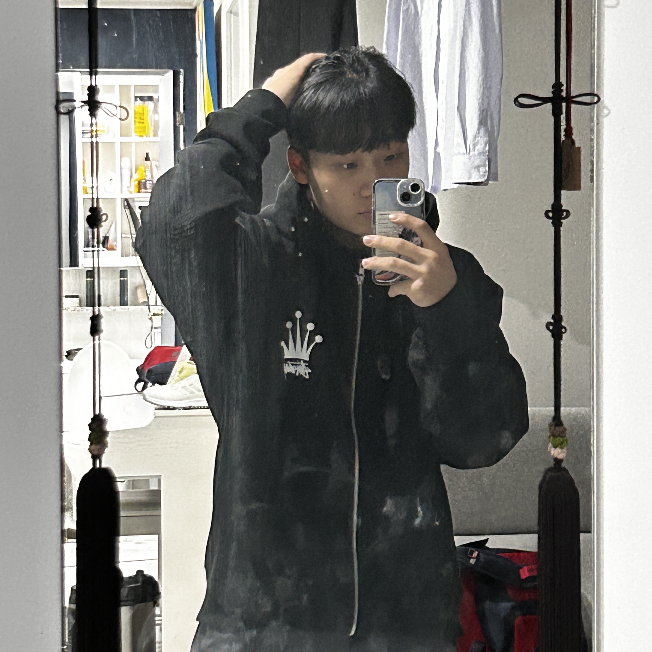 Stussy Regal Crown Zip Hoodie Black 착용 스타일 - 1