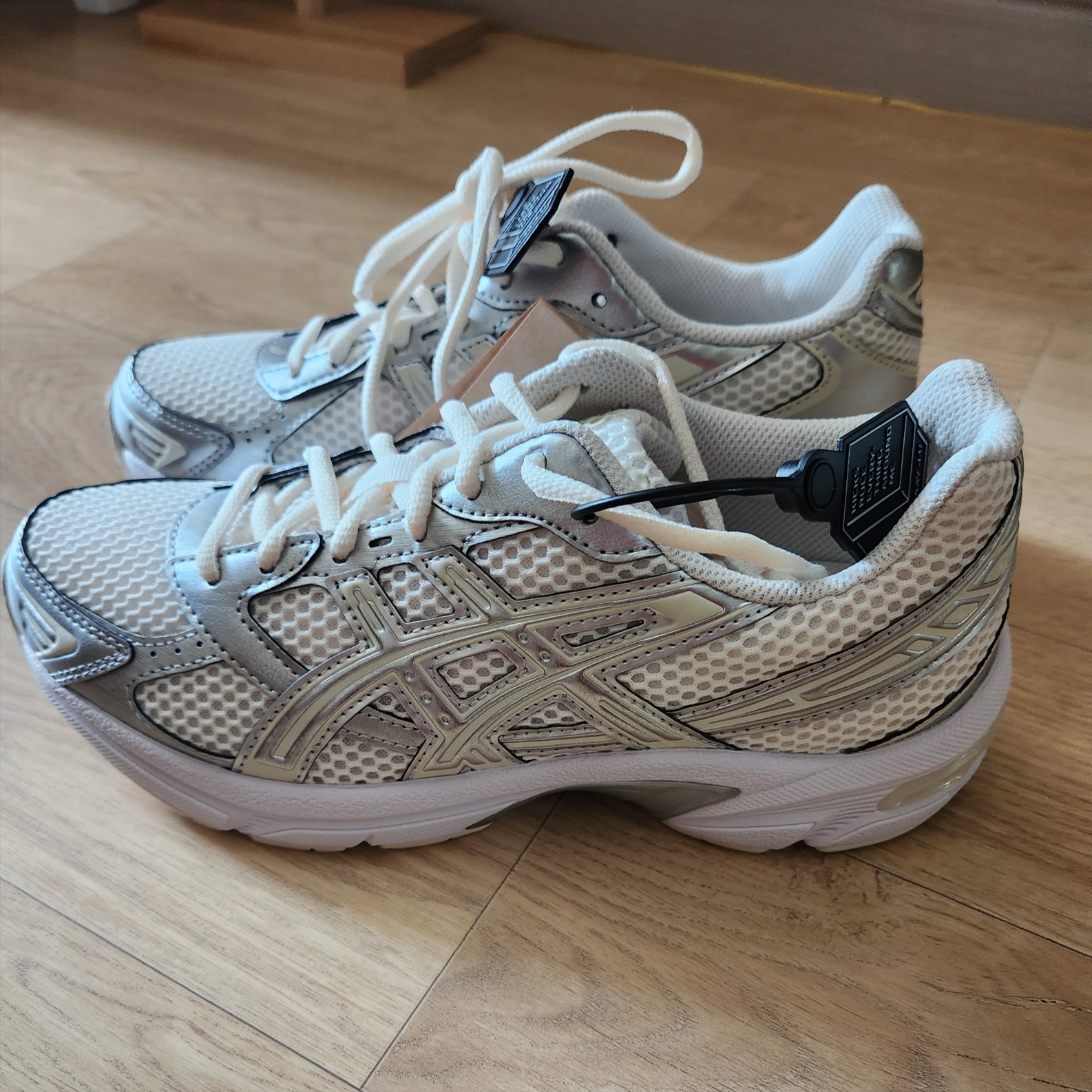 (W) Asics Gel-1130 Cream Pure Silver 착용 스타일