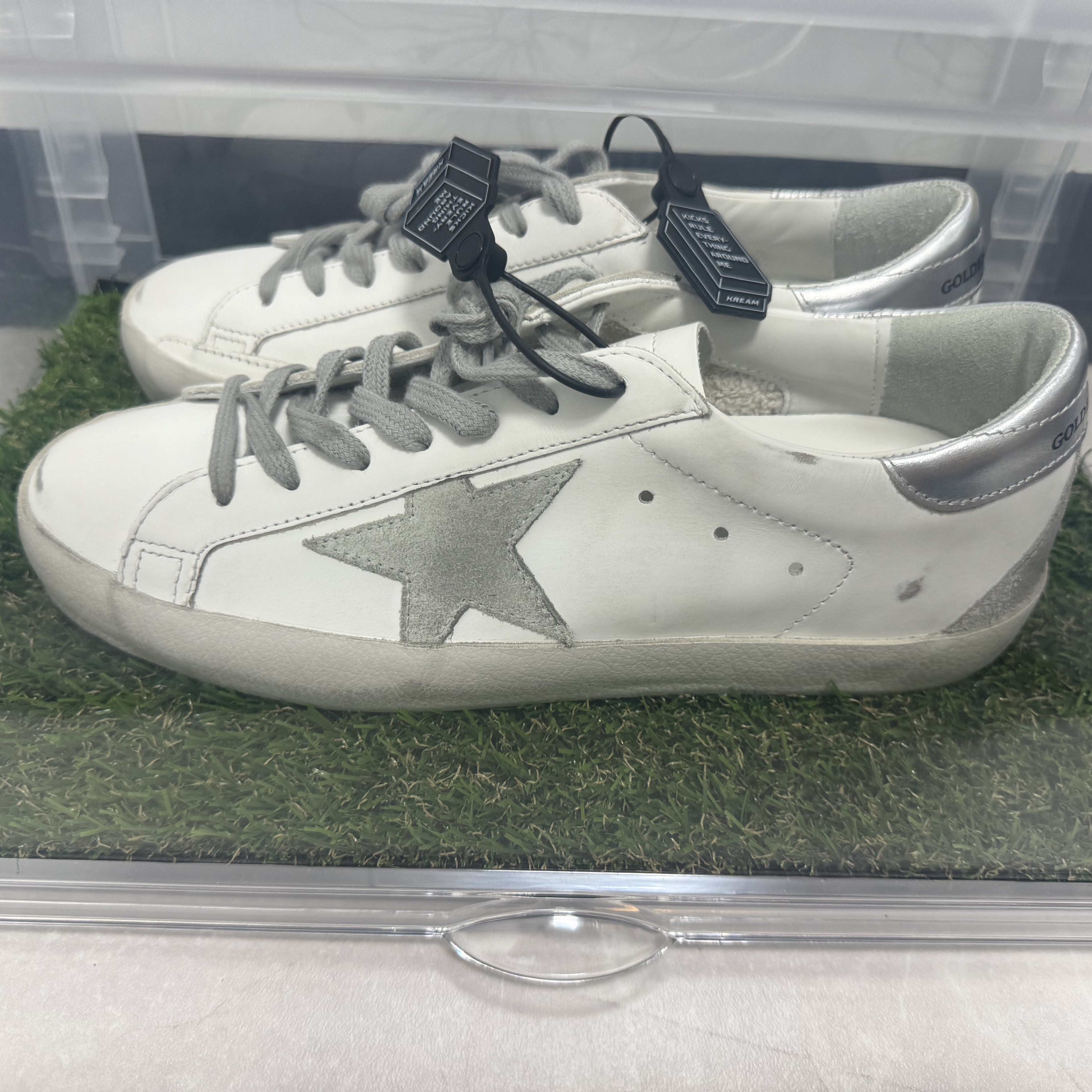 Golden Goose Superstar White Silver Heel Tab Sneakers 착용 스타일