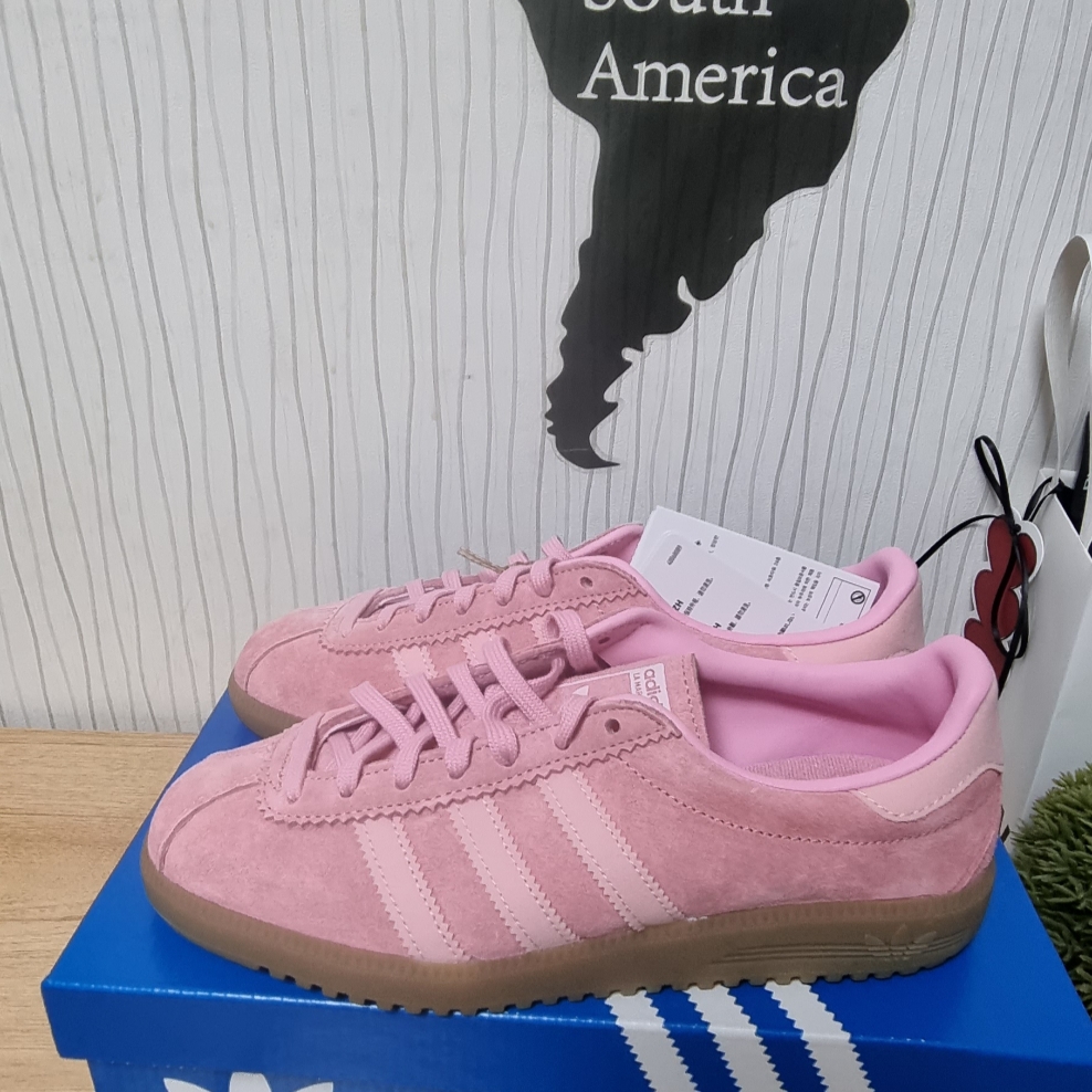 Adidas Bermuda Glow Pink 착용 스타일 - 4