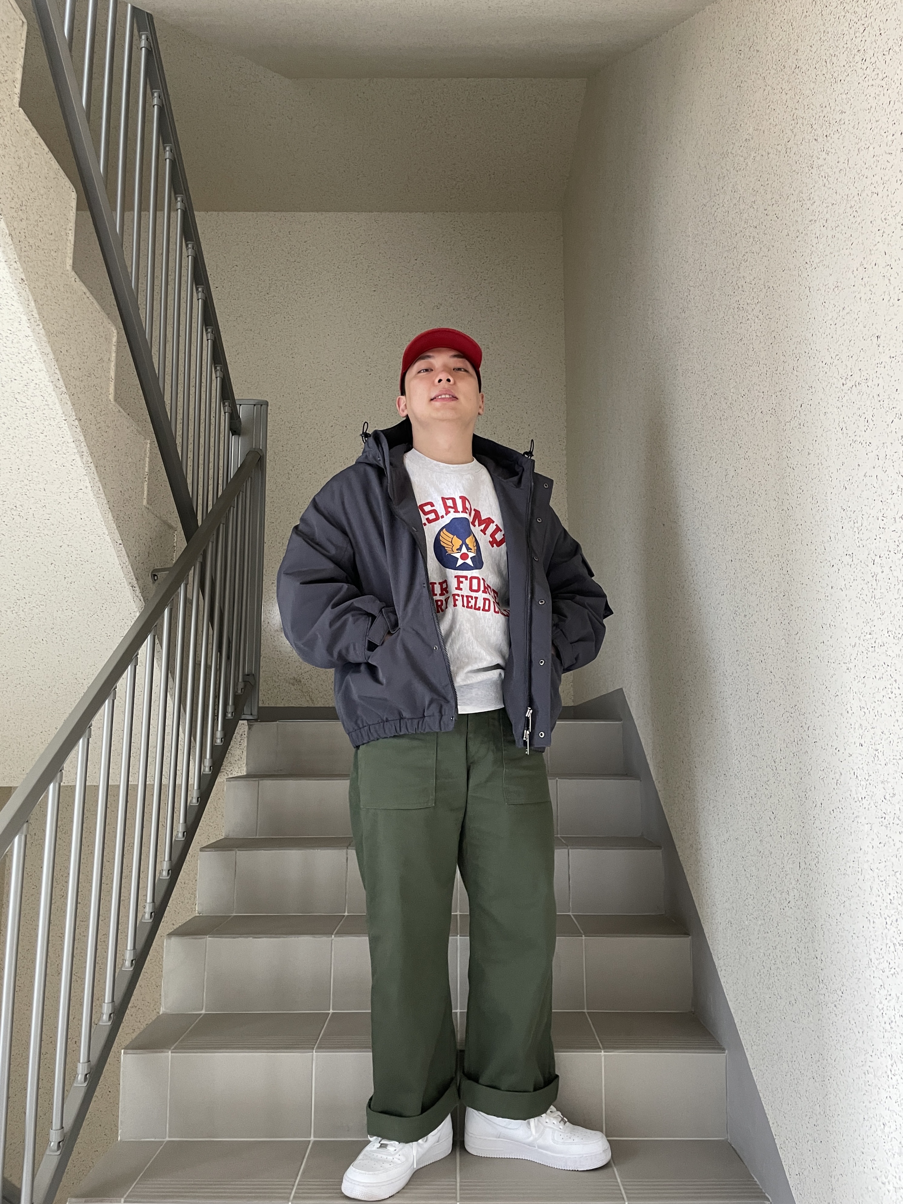 Nike Air Force 1 '07 Low White, The Real McCoy's Logo Baseball Cap Red 착용 스타일 - 3