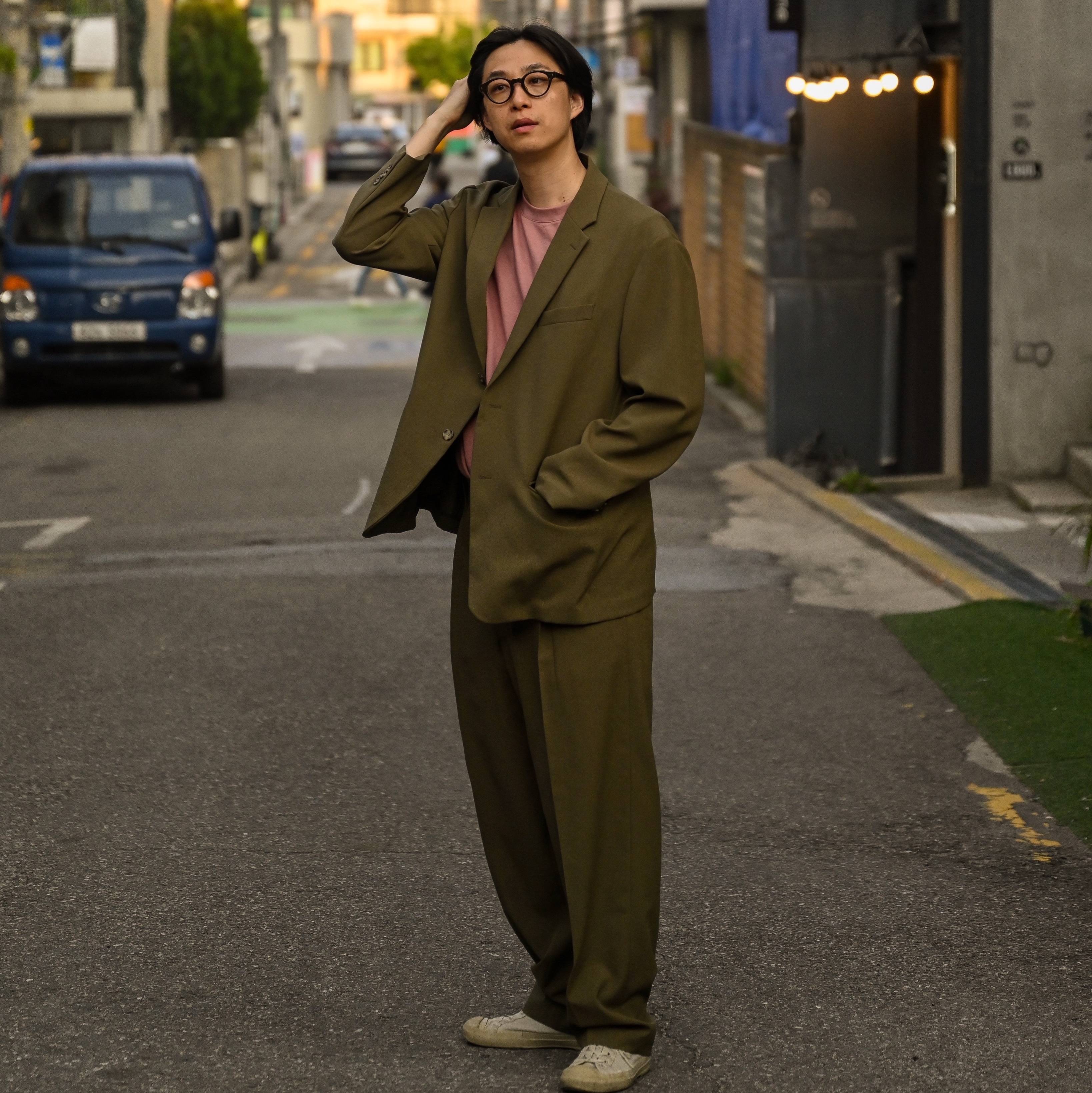 Uniqlo x Marni Wide Fit Pleated Trousers Olive, Uniqlo x Marni Tailored Jacket Olive 착용 스타일
