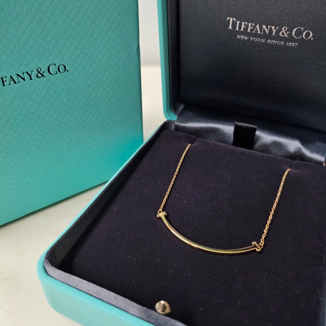 Tiffany & Co. Tiffany T Smile Pendant Small Rose Gold 착용 스타일