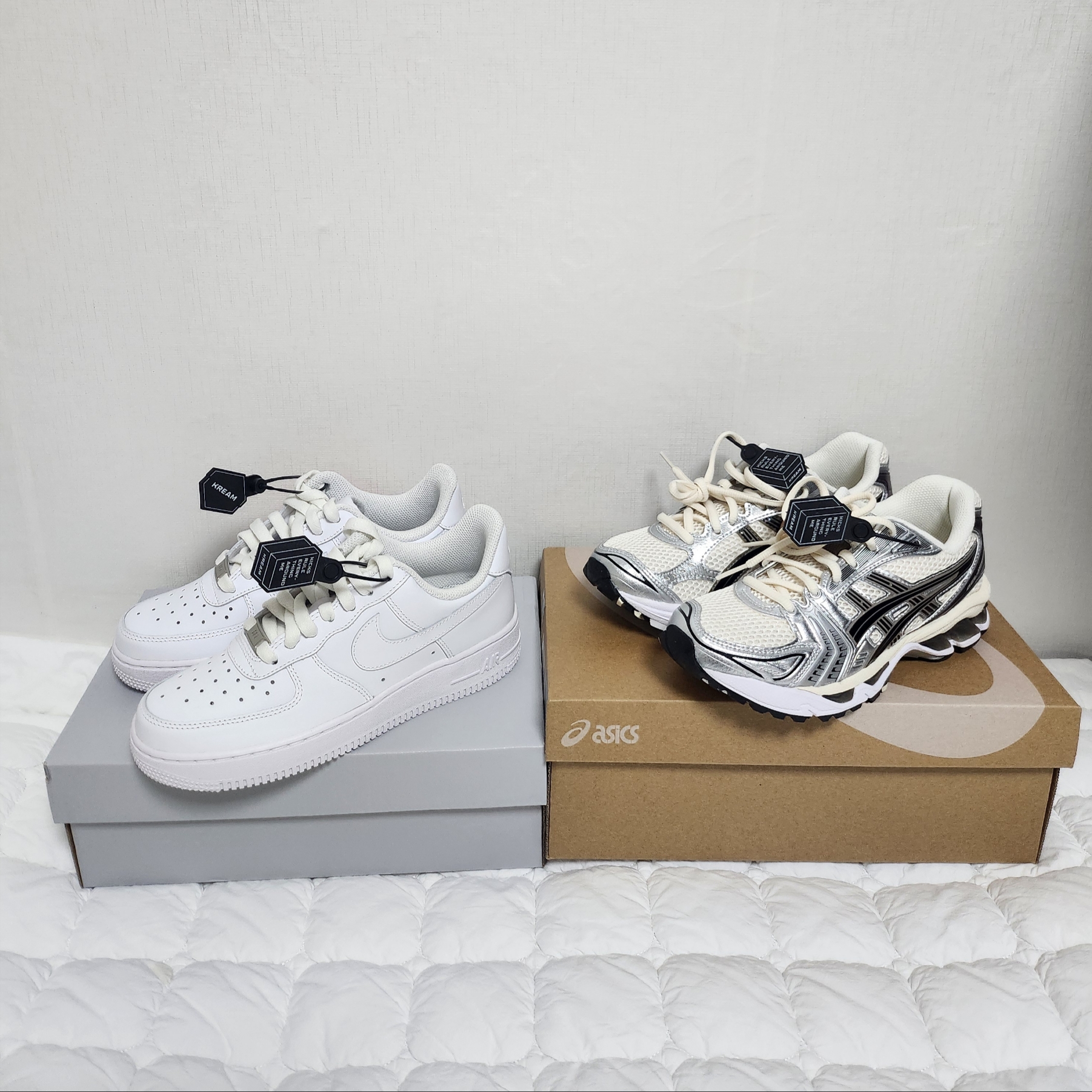 (W) Nike Air Force 1 '07 Low White, Asics Gel-Kayano 14 Cream Black 착용 스타일