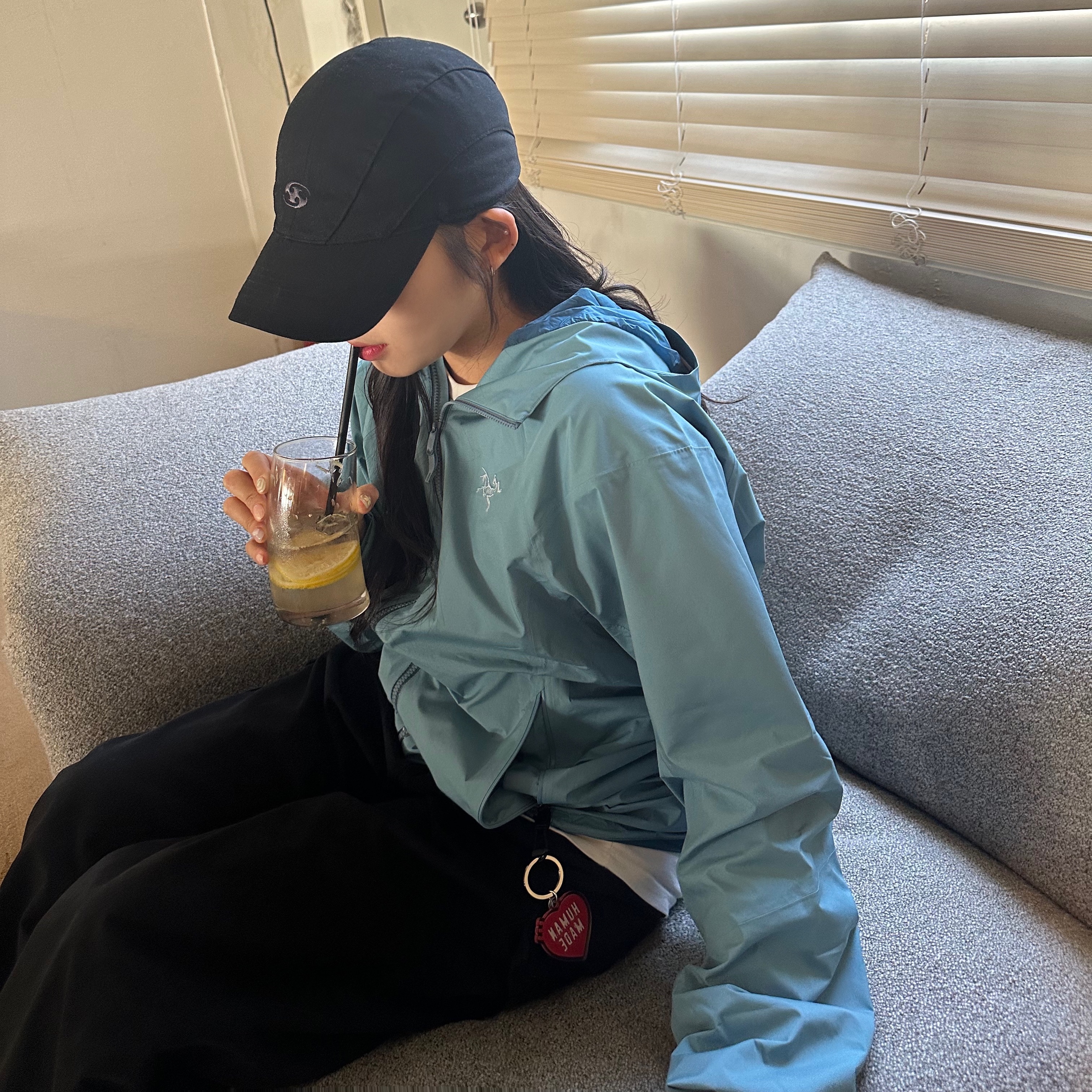Arc'teryx Kadin Hoody Solace, Sansan Gear Ball Cap Black - 23SS 착용 스타일