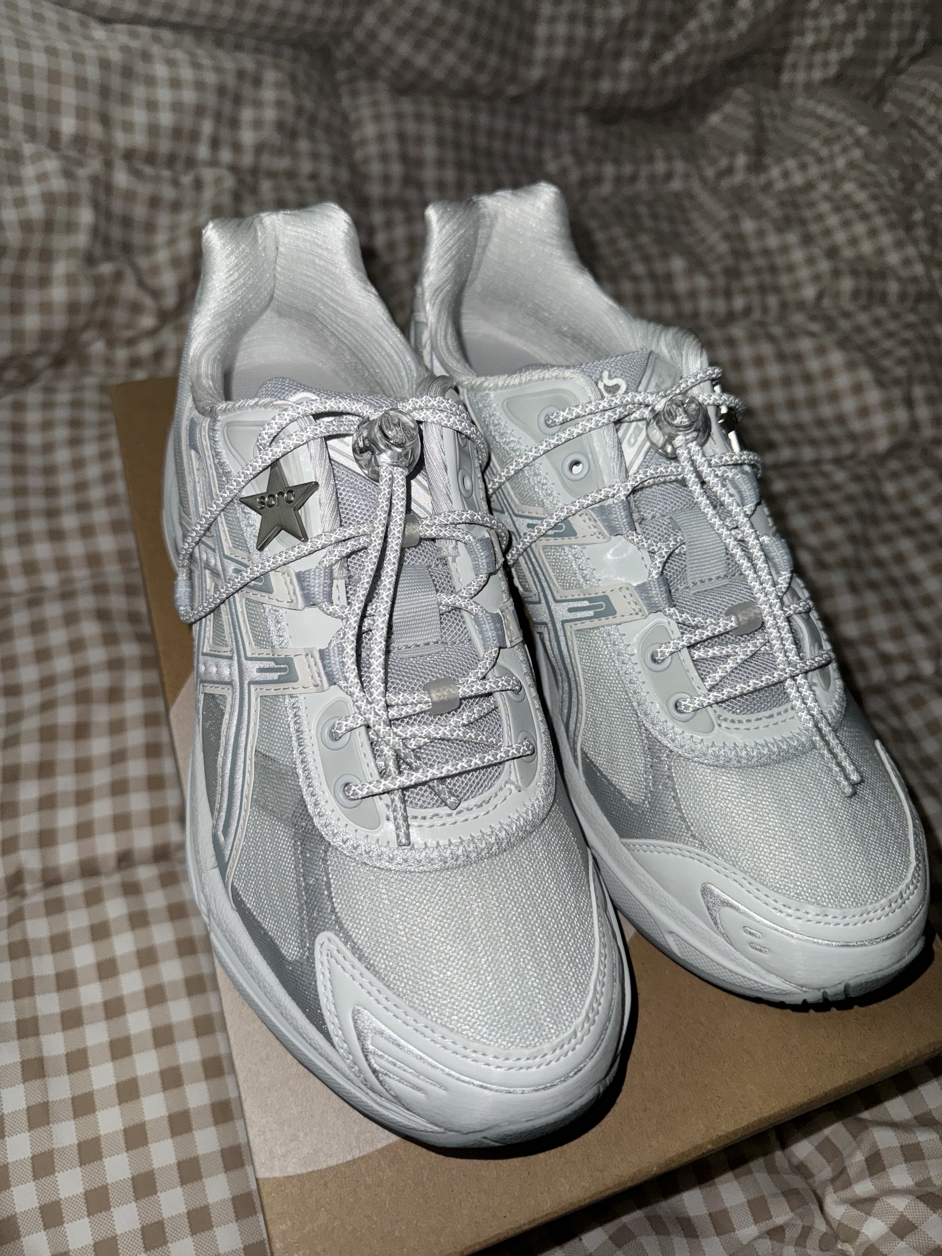 Asics x Atmos x Ojos Gel-1130 RE Glacier Grey Pure Silver 착용 스타일 - 1