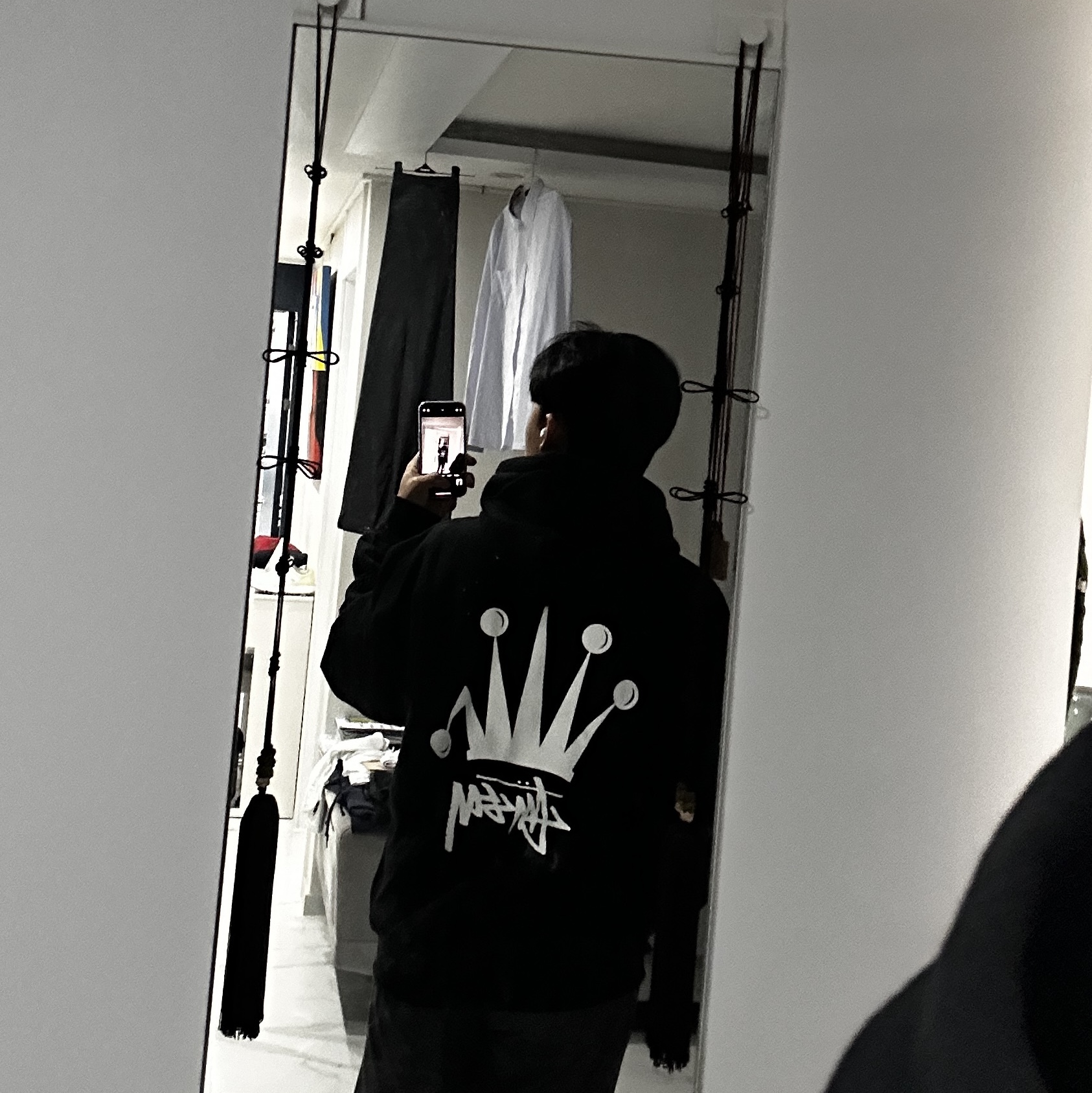 Stussy Regal Crown Zip Hoodie Black 착용 스타일 - 2