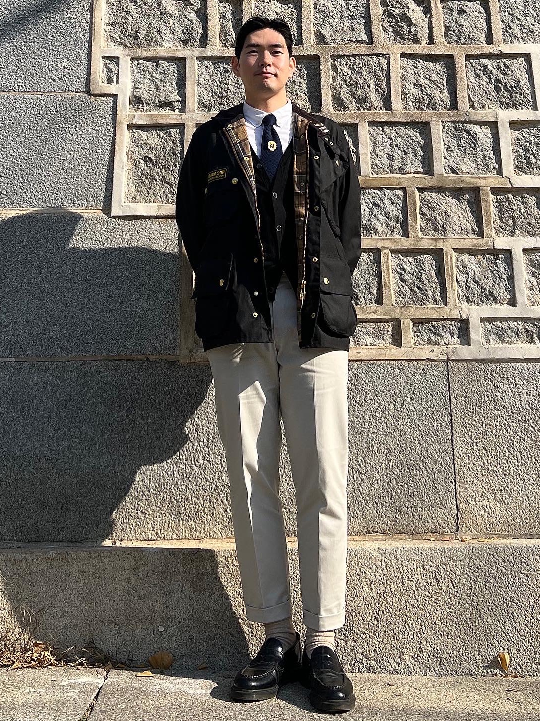 Barbour International Original Wax Jacket Black 착용 스타일 - 5