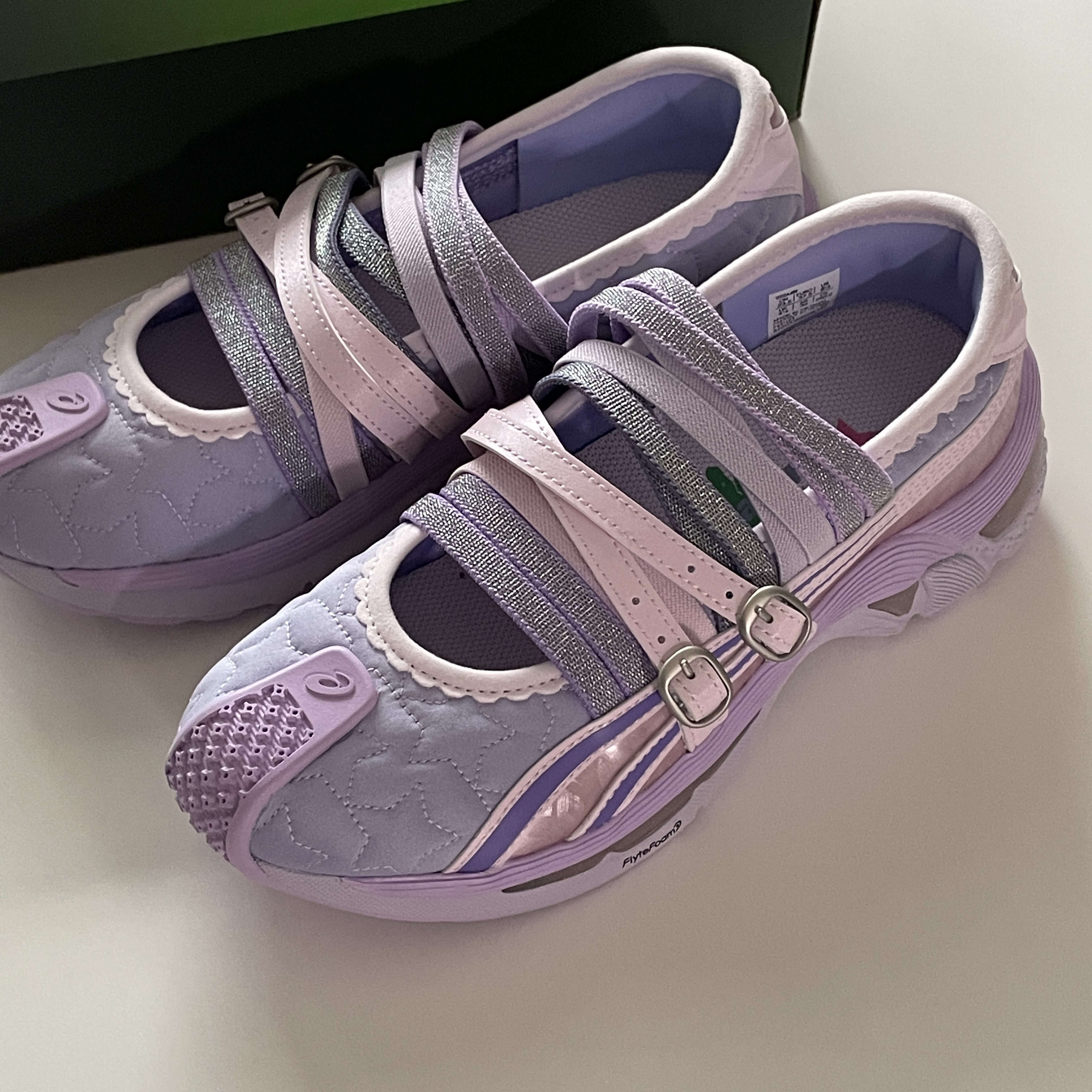 (W) Asics x Kiko Kostadinov x Heaven by Marc Jacobs Gel-Lokros Vapor Cosmos 착용 스타일 - 4