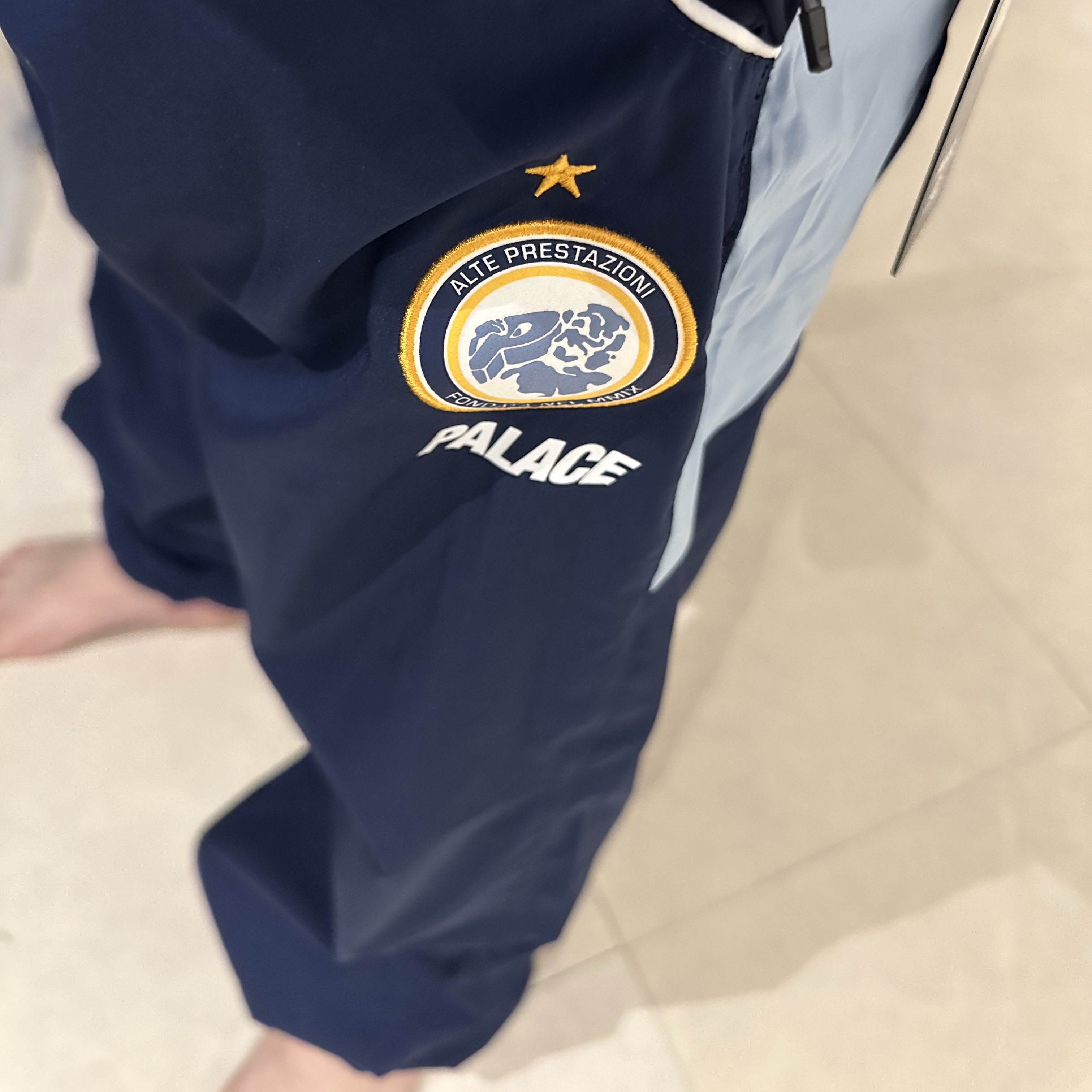 Palace x Umbro Track Pants Blue - 24SS 착용 스타일