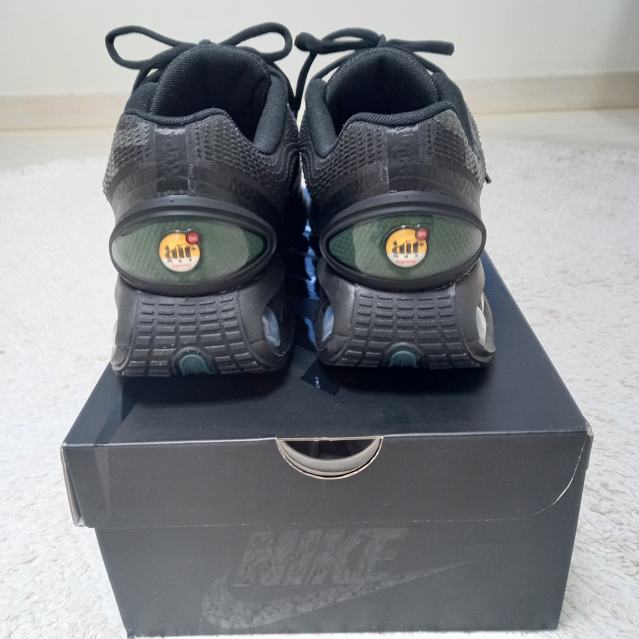 Nike x Supreme Air Max DN SP Black Galactic Jade, Nike Everyday Plus Cushioned Crew Socks White Varsity Royal (Korean Ver.) 착용 스타일 - 8