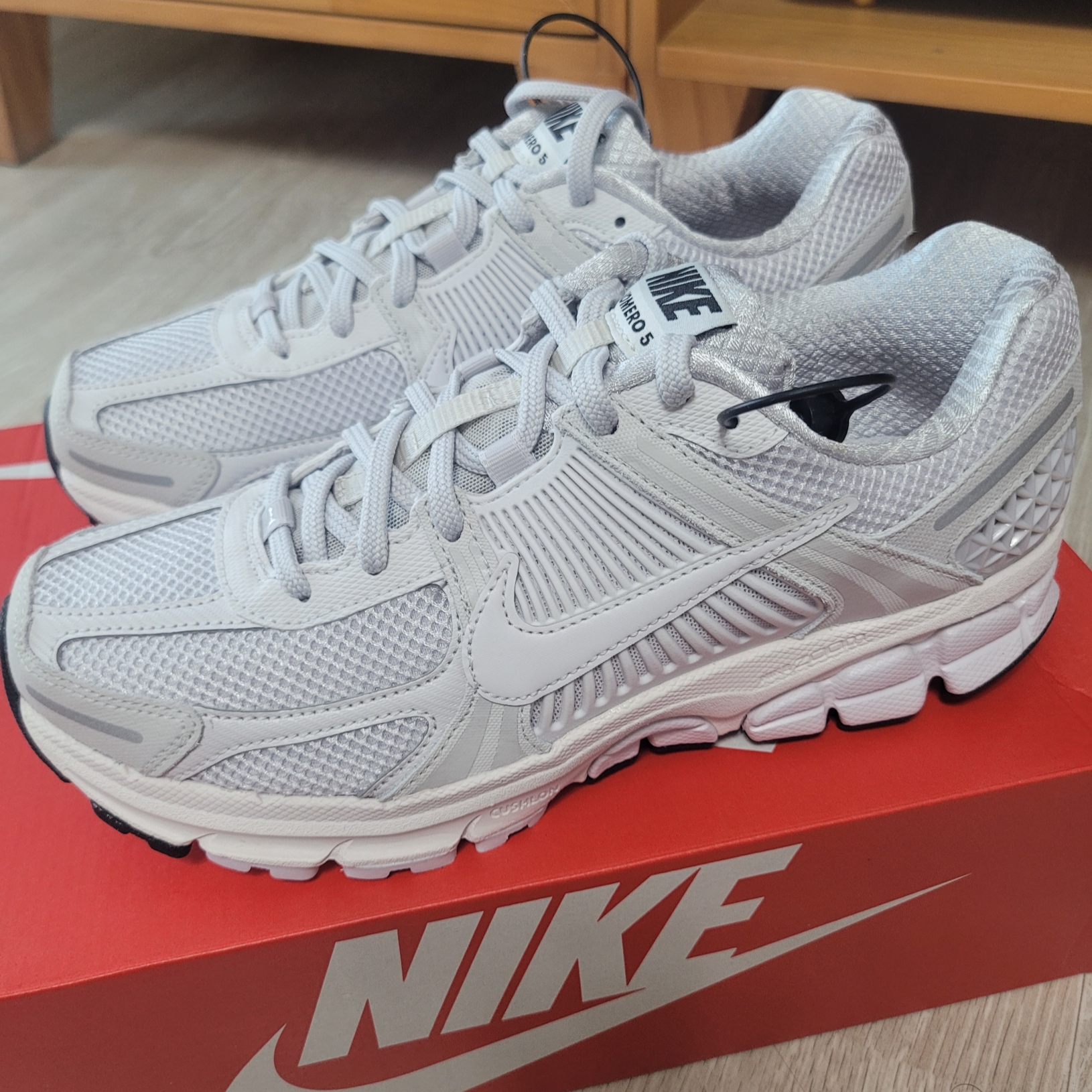 Nike Zoom Vomero 5 SP Vast Grey 2023 착용 스타일 - 1