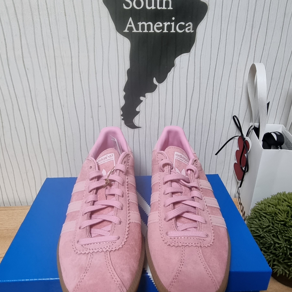 Adidas Bermuda Glow Pink 착용 스타일 - 2
