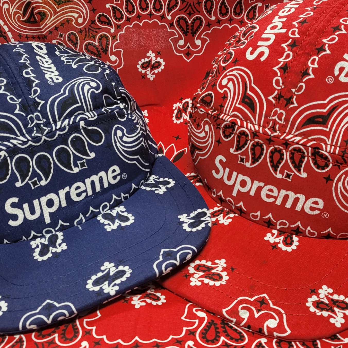 Supreme Hav-A-Hank Bandanas Multicolor (Set of 3) - 24SS 착용 스타일 - 1