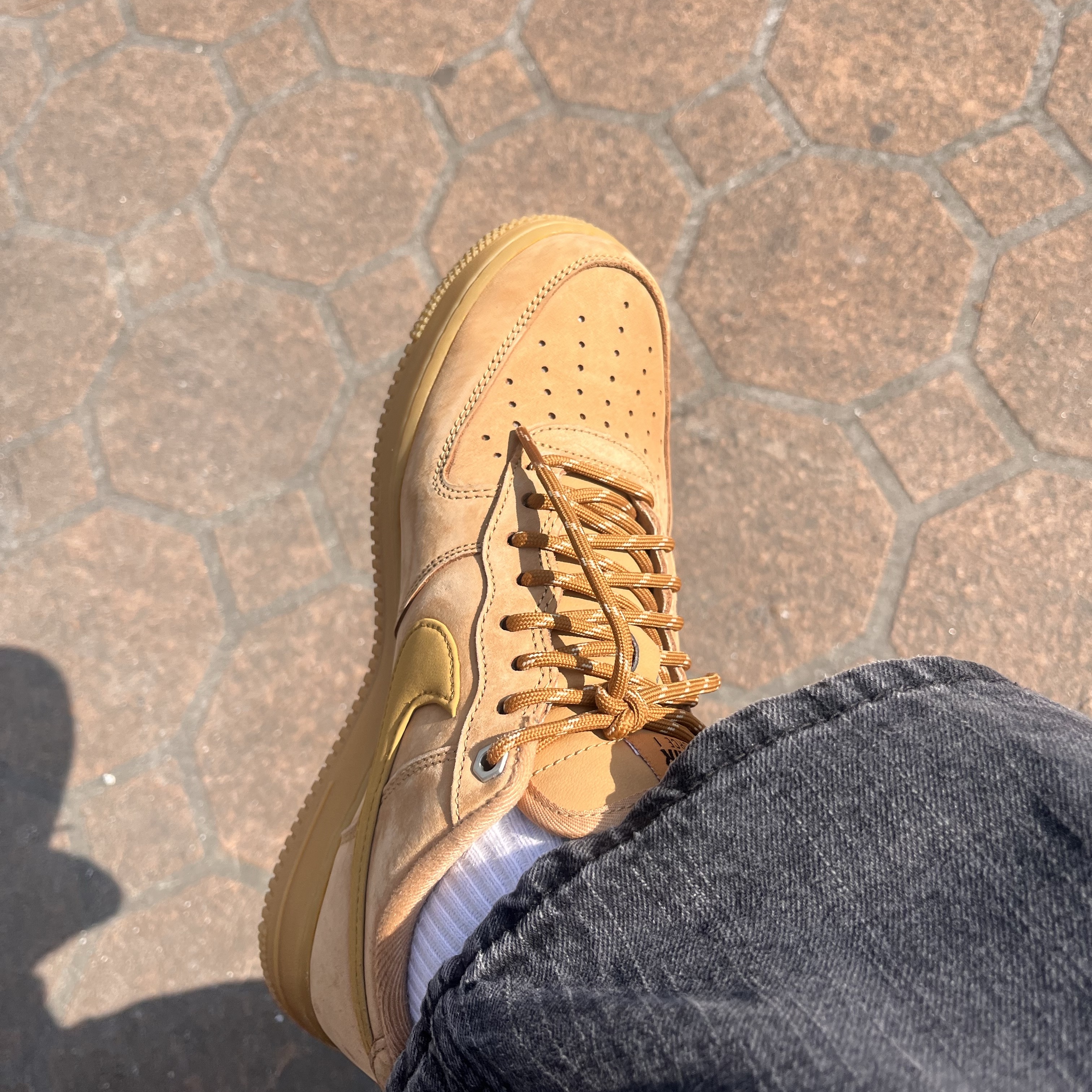Nike Air Force 1 '07 WB Flax 착용 스타일