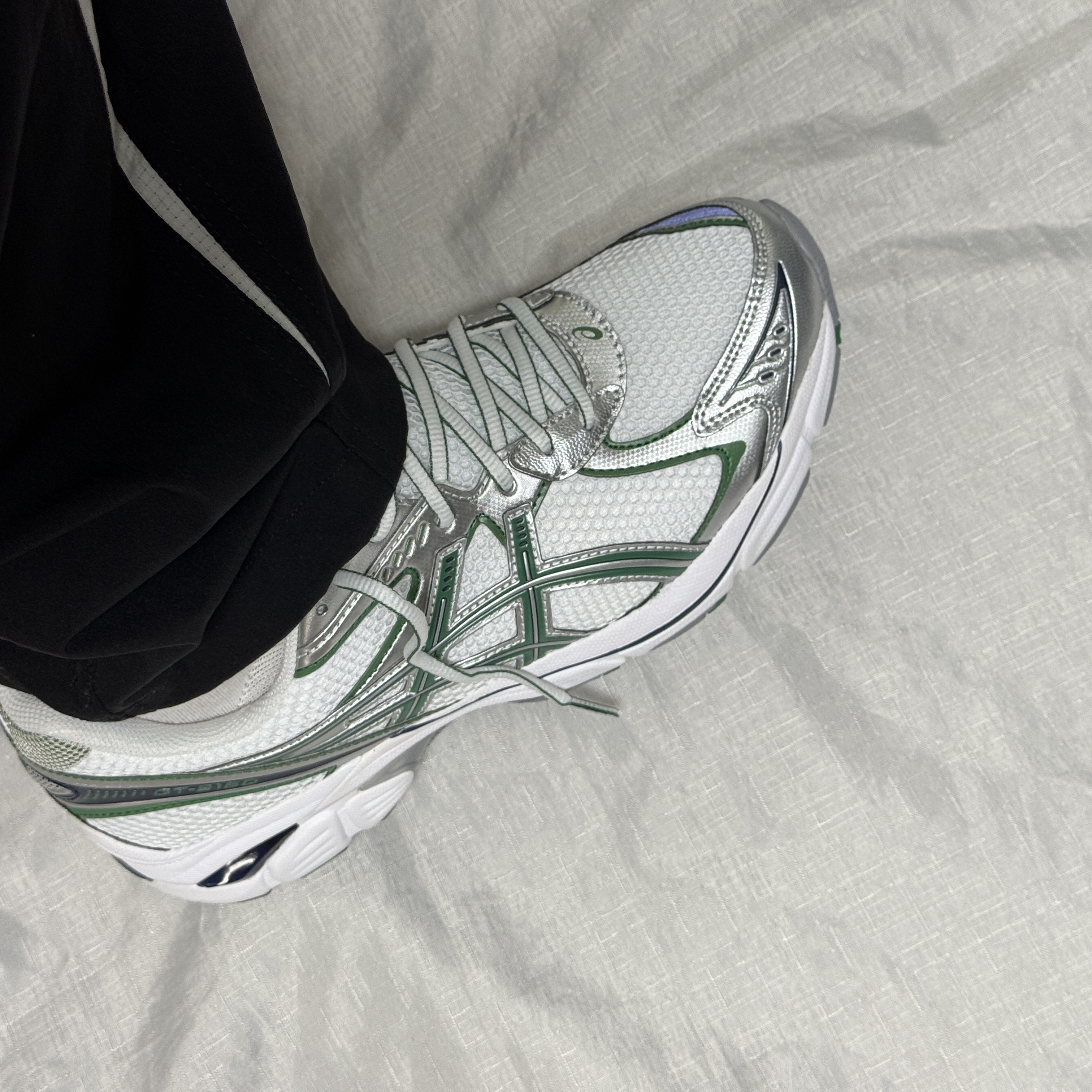 Asics GT-2160 White Shamrock Green 착용 스타일 - 2