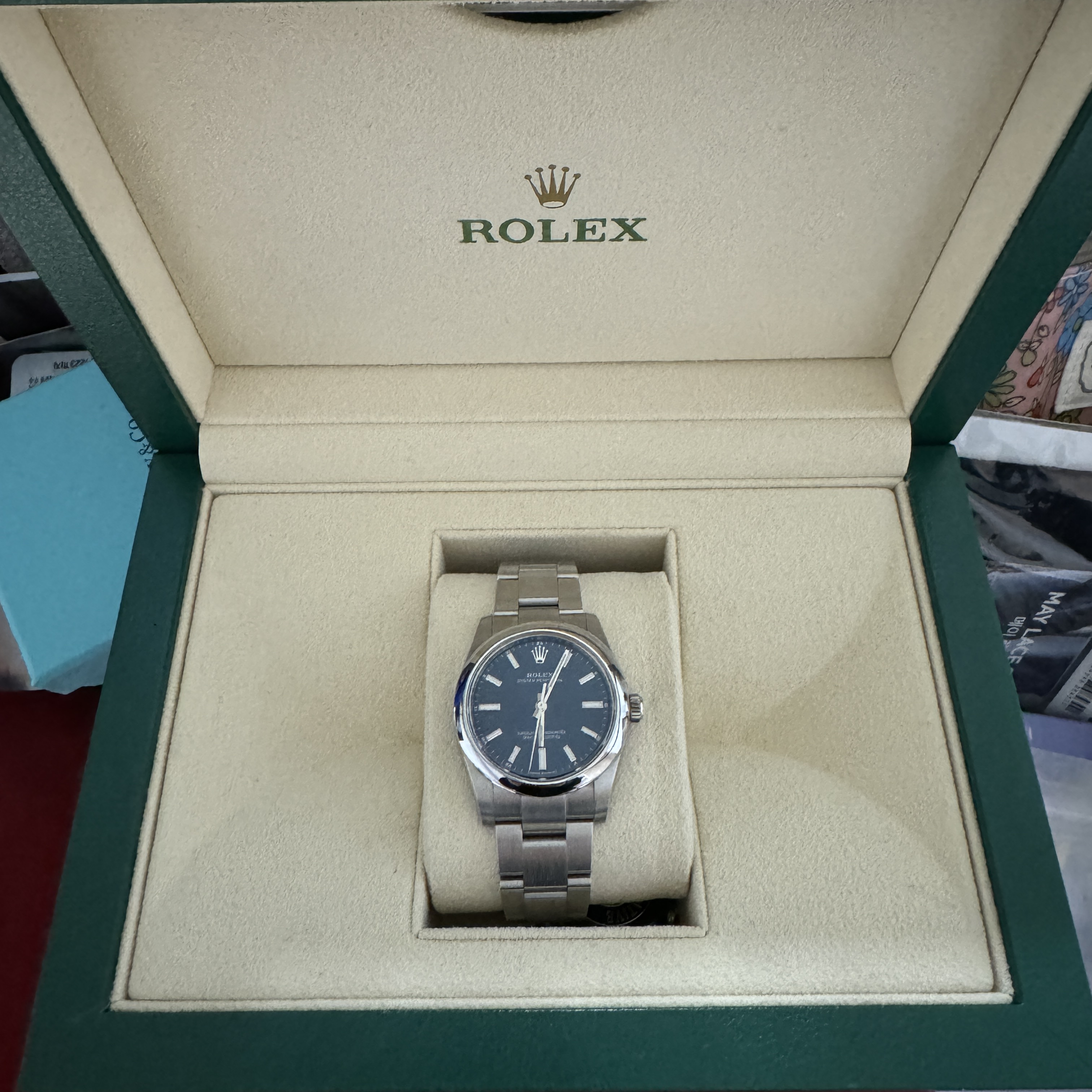 Rolex Oyster Perpetual 34mm 124200 Bright Blue Oyster 착용 스타일