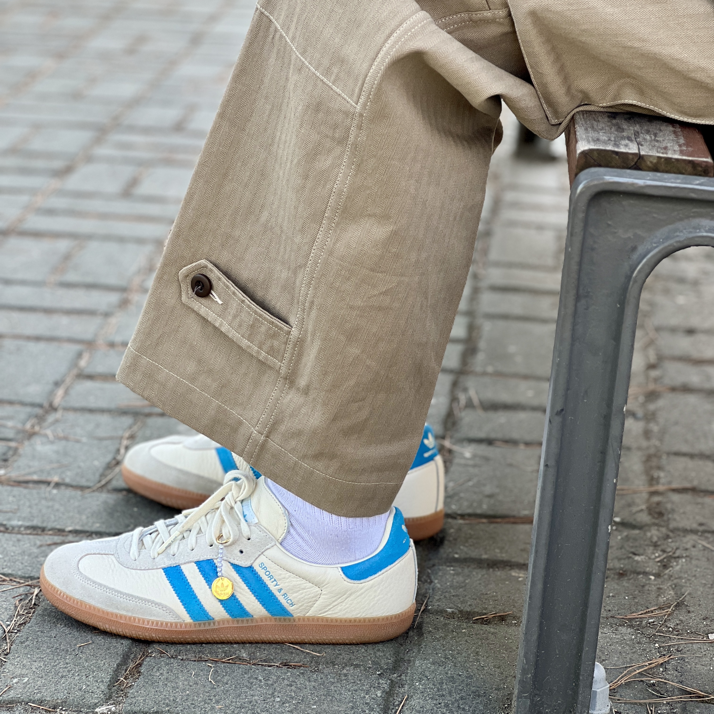 Adidas x Sporty & Rich Samba Cream Blue 착용 스타일 - 5