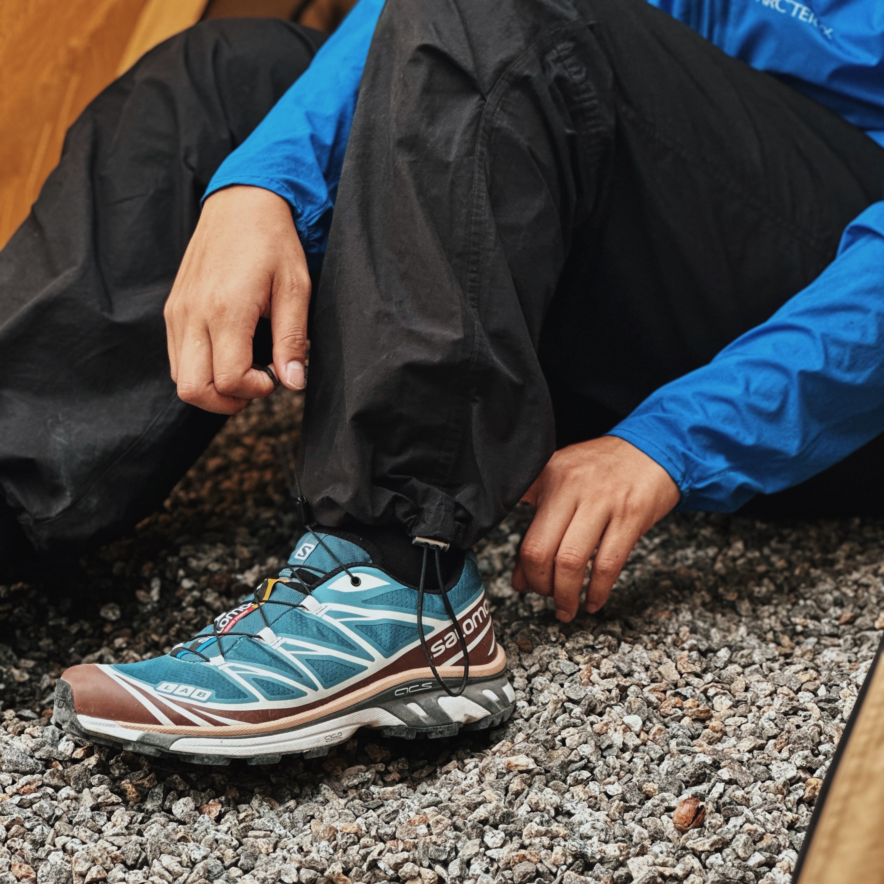 Salomon XT-6 Aegean Blue Tortoise Shell, Arc'teryx Squamish Hoody Fluidity 착용 스타일 - 5