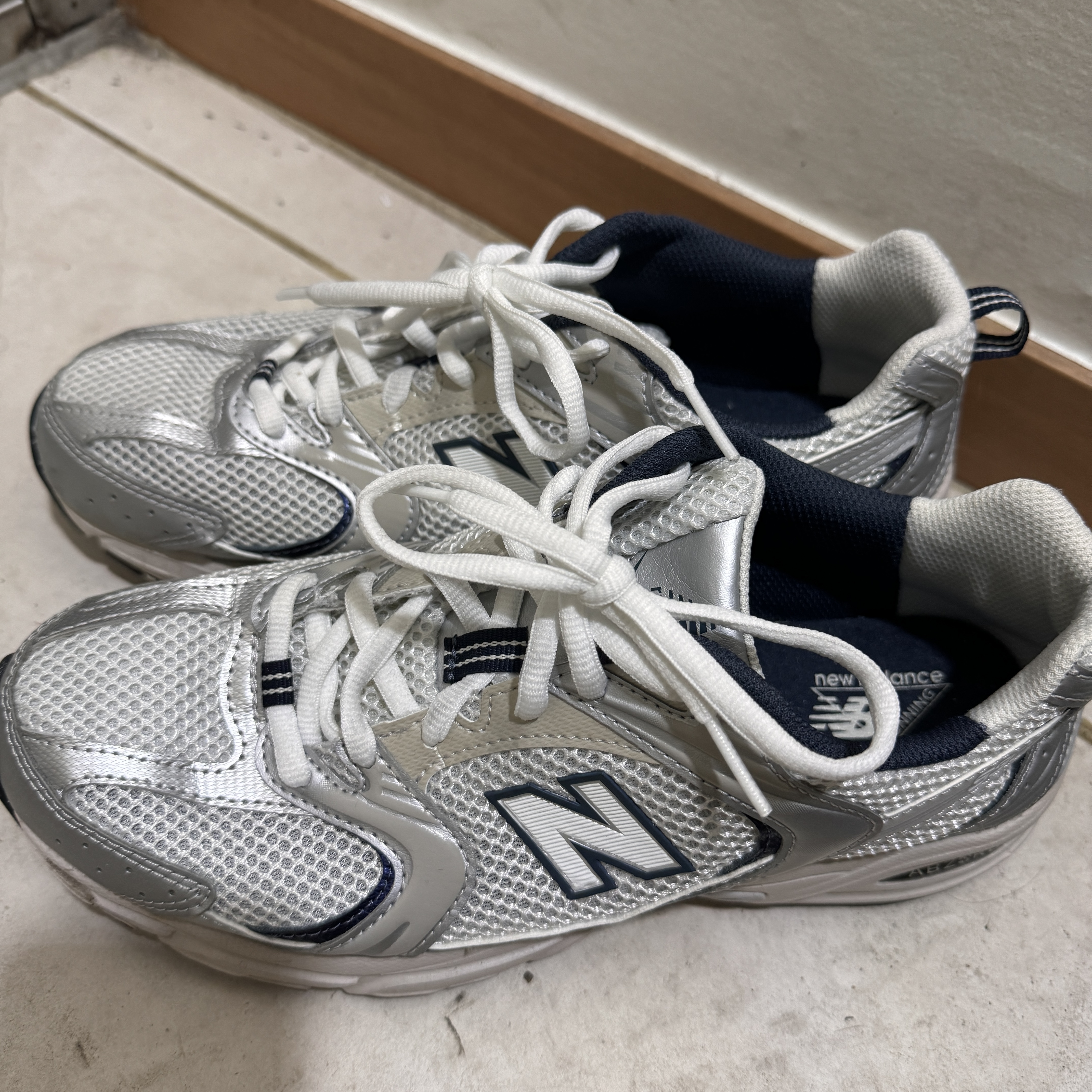 New Balance 530 Steel Grey 착용 스타일