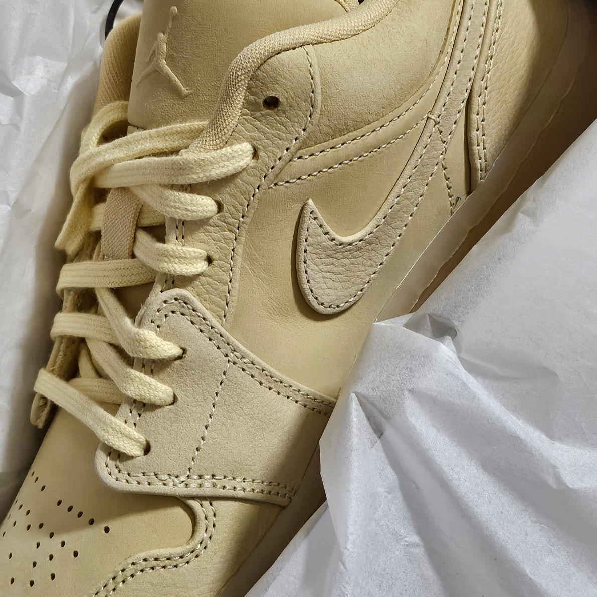 (W) Jordan 1 Low SE Pale Vanila 착용 스타일 - 1