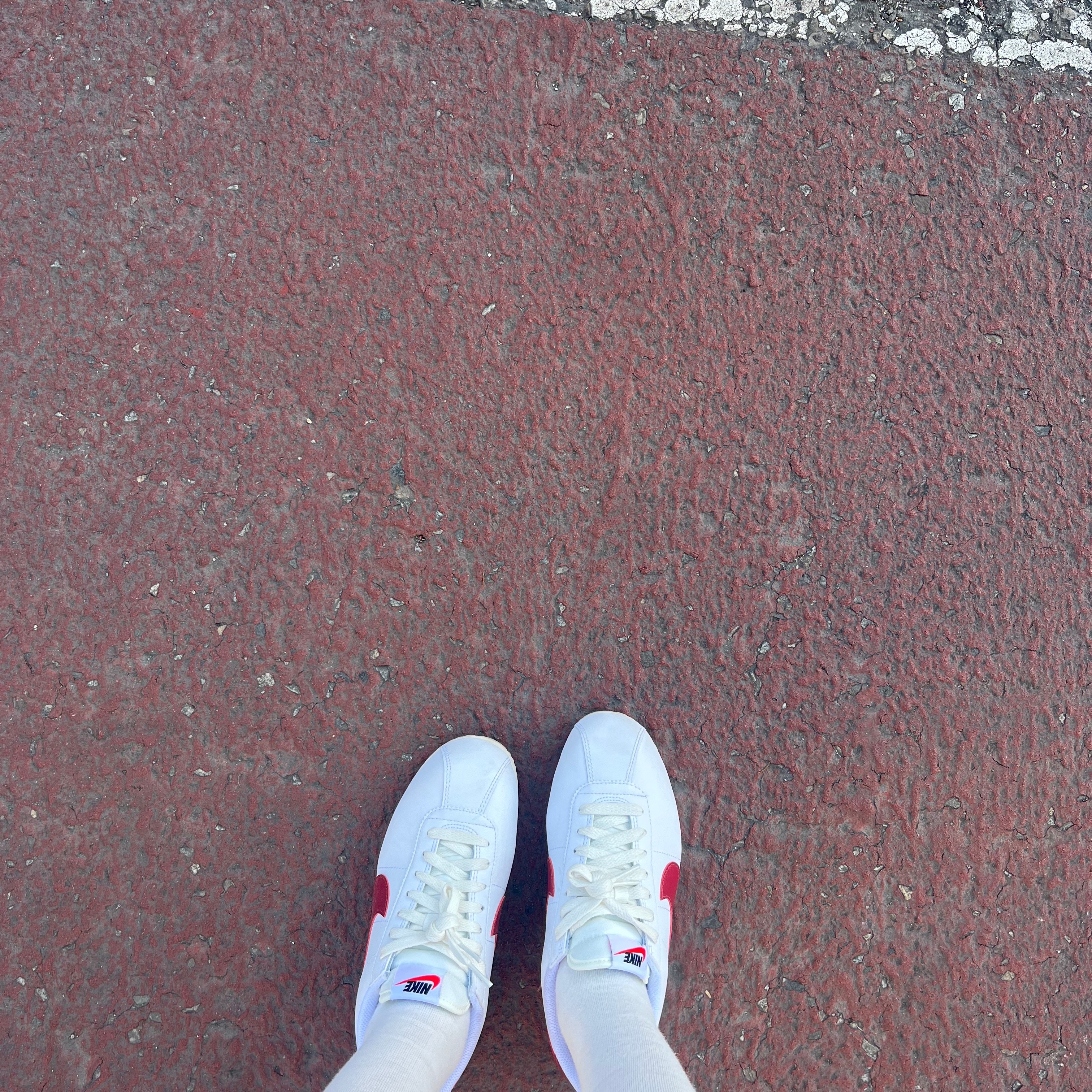 (W) Nike Cortez White Red Stardust 착용 스타일