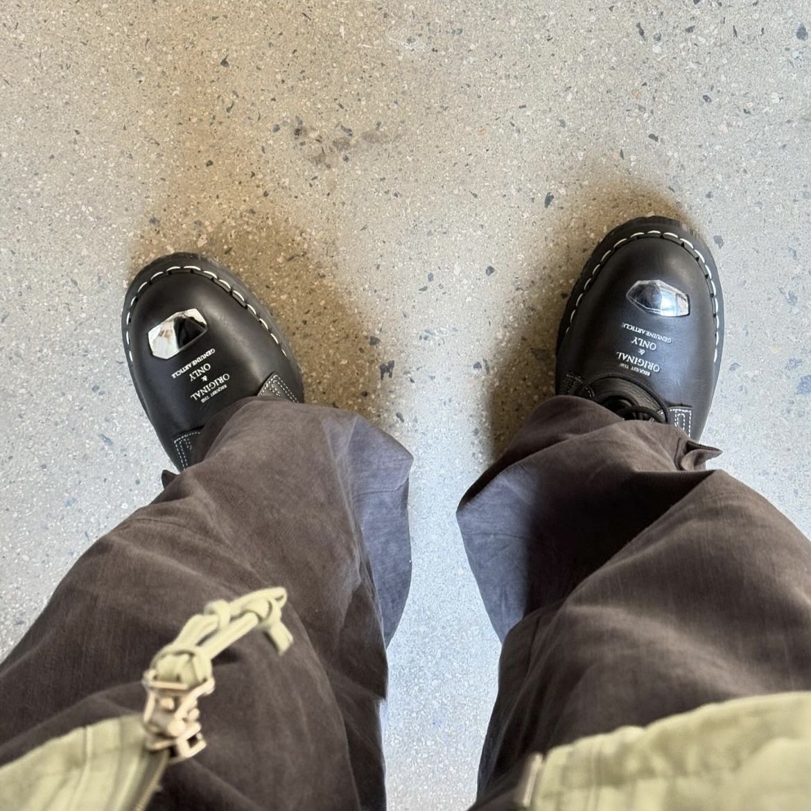 Dr. Martens 1461 Bex Steel Toe Overdrive Black 착용 스타일 - 2