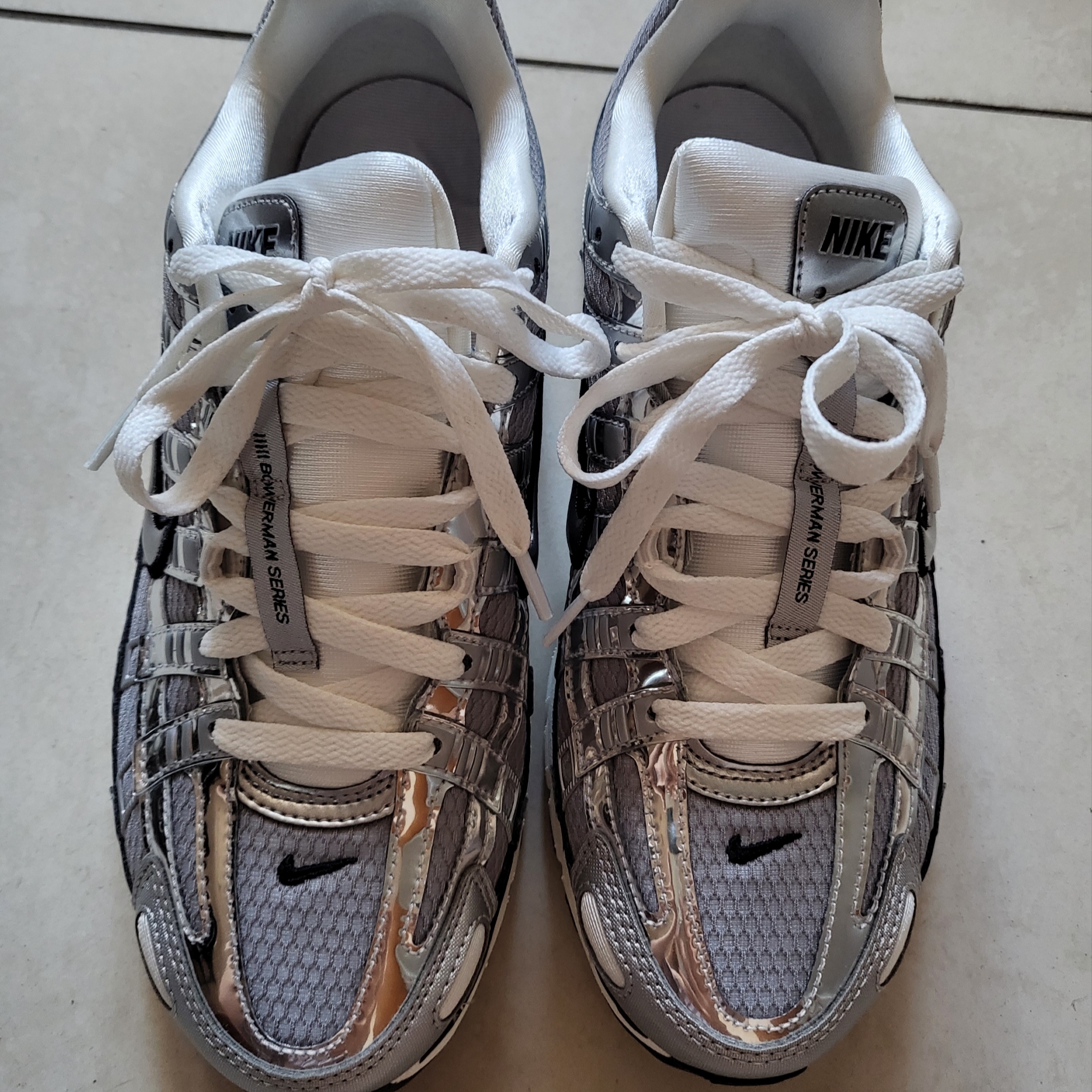 Nike P-6000 Metallic Silver 착용 스타일 - 1