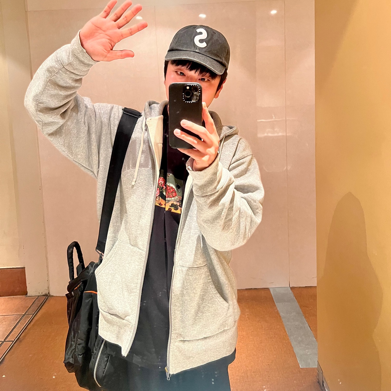 Supreme Pigment Canvas S Logo 6-Panel Black - 23SS, Supreme Strawberries T-Shirt Black - 23SS 착용 스타일