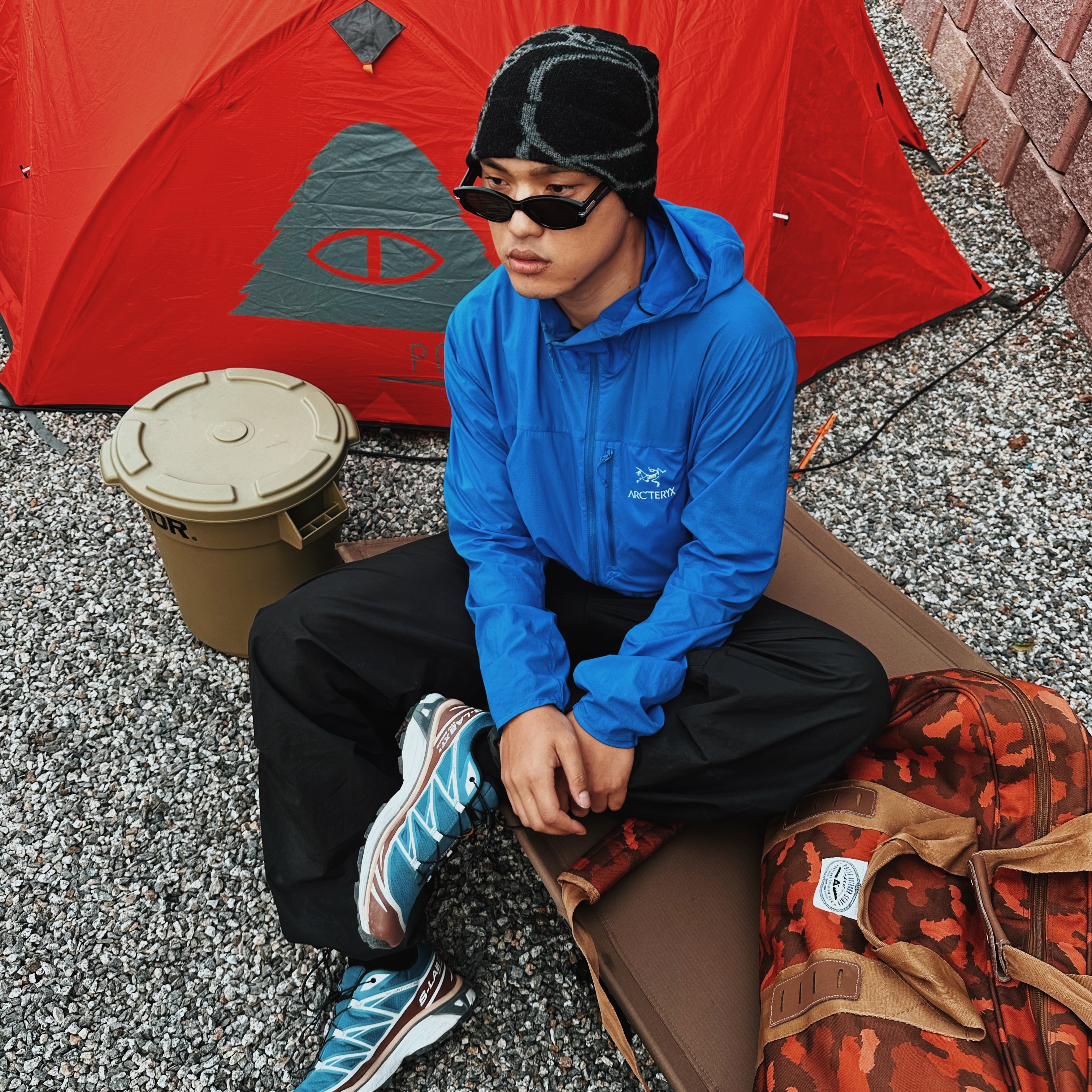 Salomon XT-6 Aegean Blue Tortoise Shell, Arc'teryx Squamish Hoody Fluidity 착용 스타일 - 2