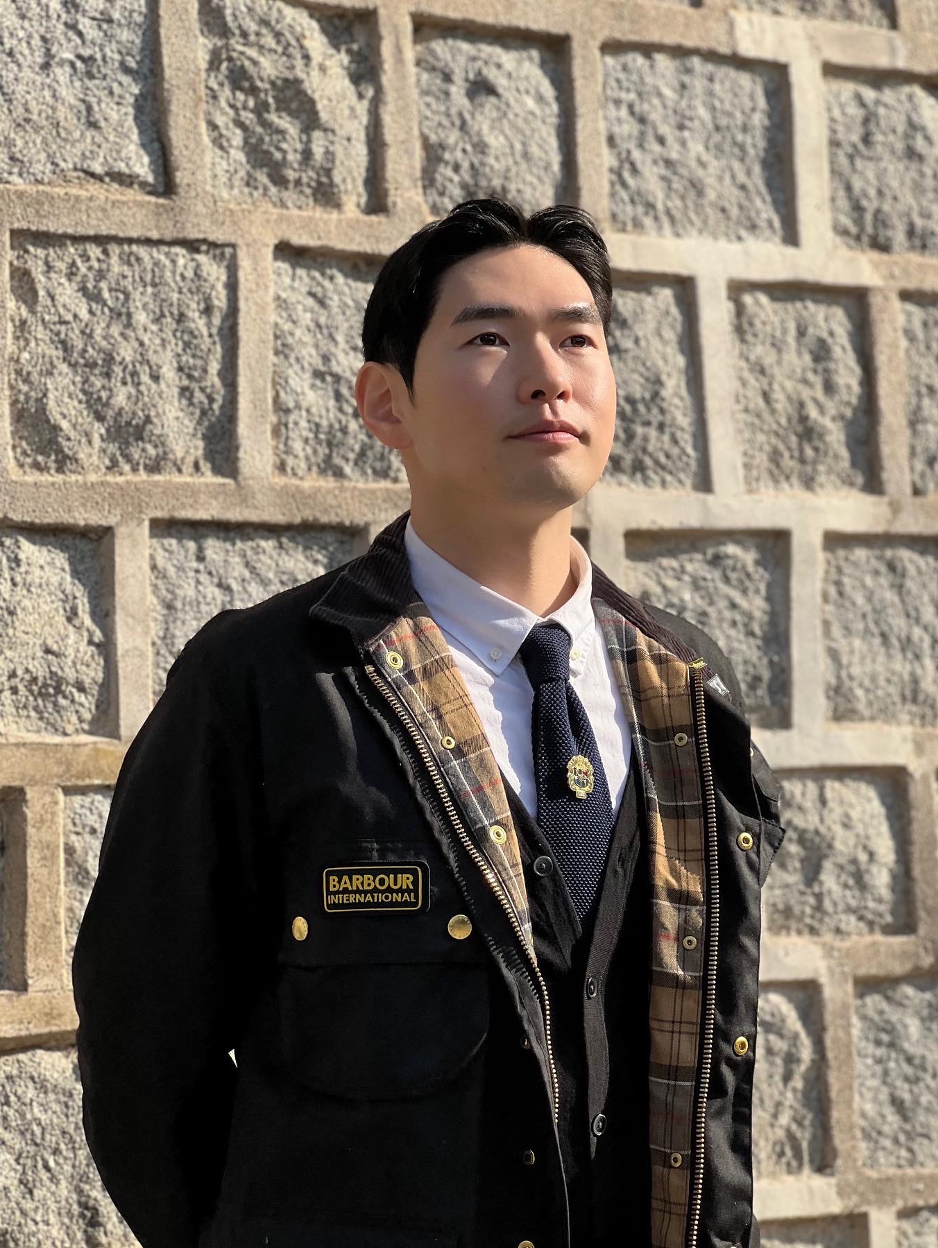 Barbour International Original Wax Jacket Black 착용 스타일 - 3