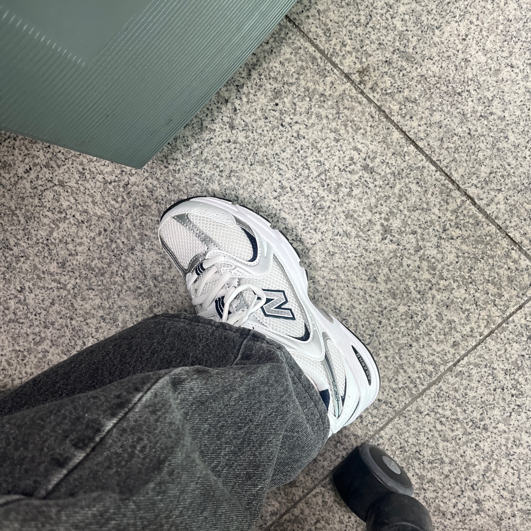 New Balance 530 White 착용 스타일