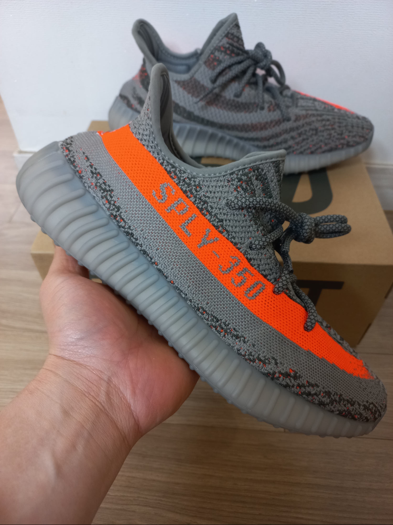 Adidas Yeezy Boost 350 V2 Beluga - Reflective 착용 스타일 - 1