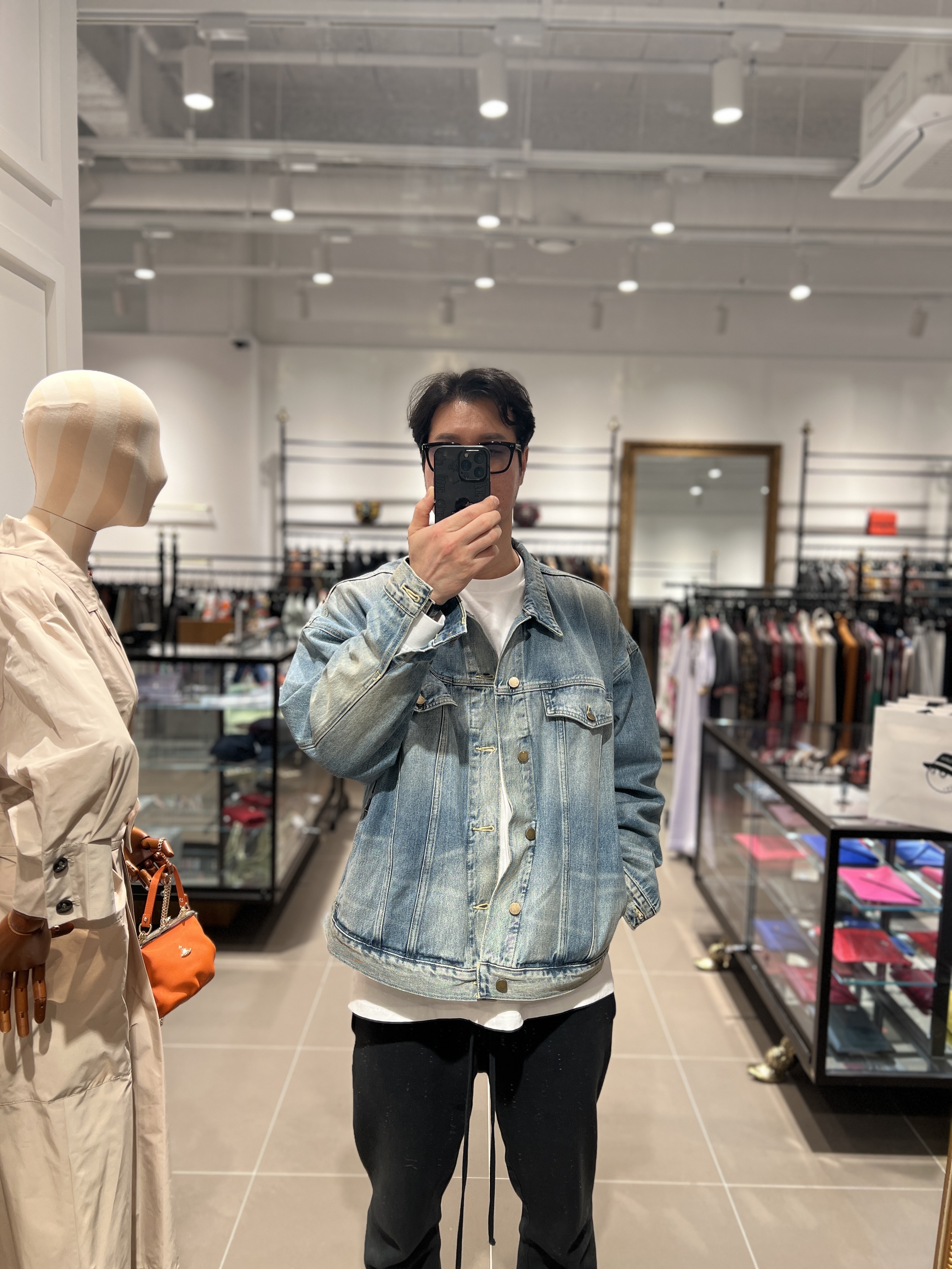 Essentials Trucker Jacket Indigo, Supreme Small Box L/S T-Shirt White - 23FW 착용 스타일 - 2