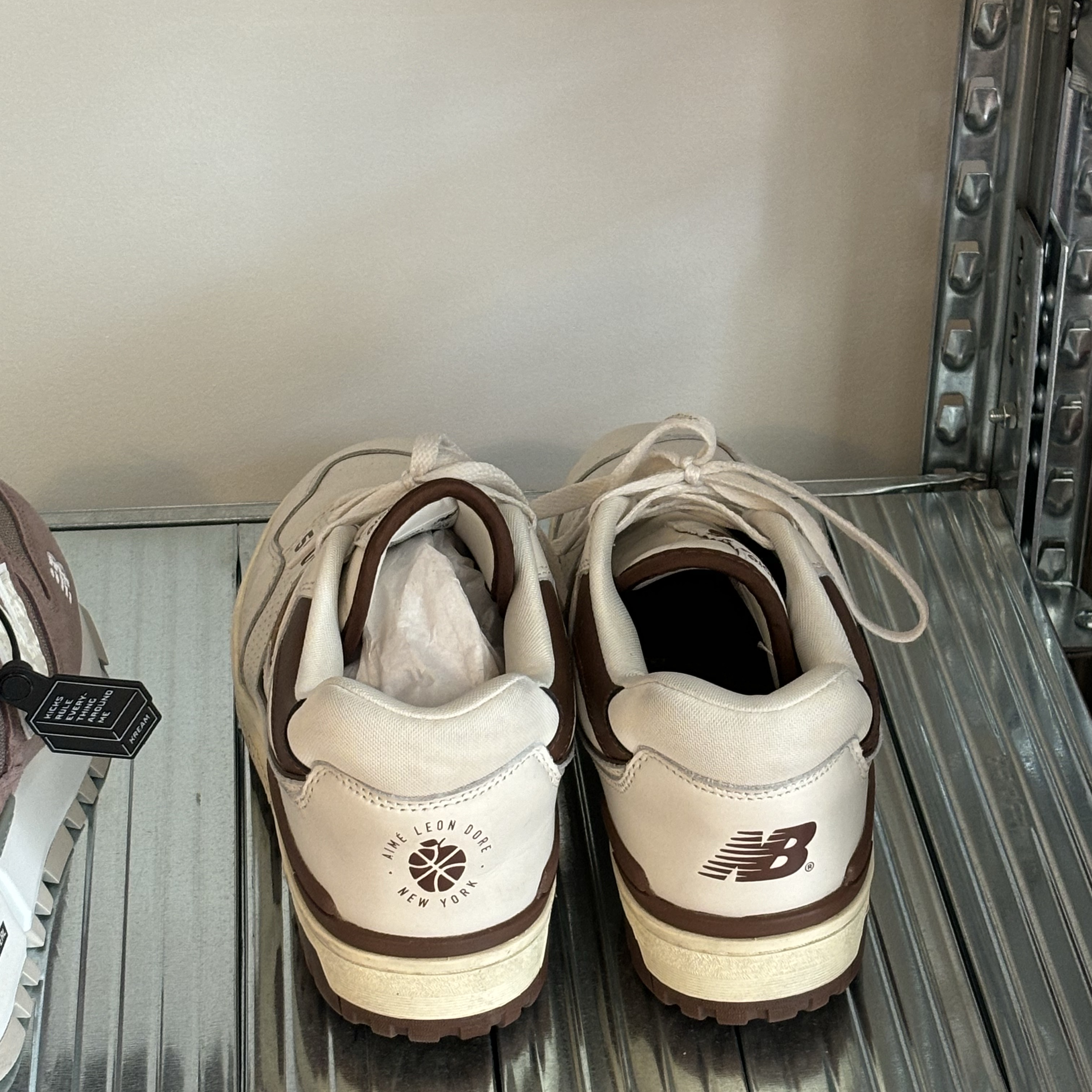 Adidas x Kith Superstar Classics White Fairway, New Balance x Kith R_C 1300 10th Anniversary Antler 착용 스타일 - 4