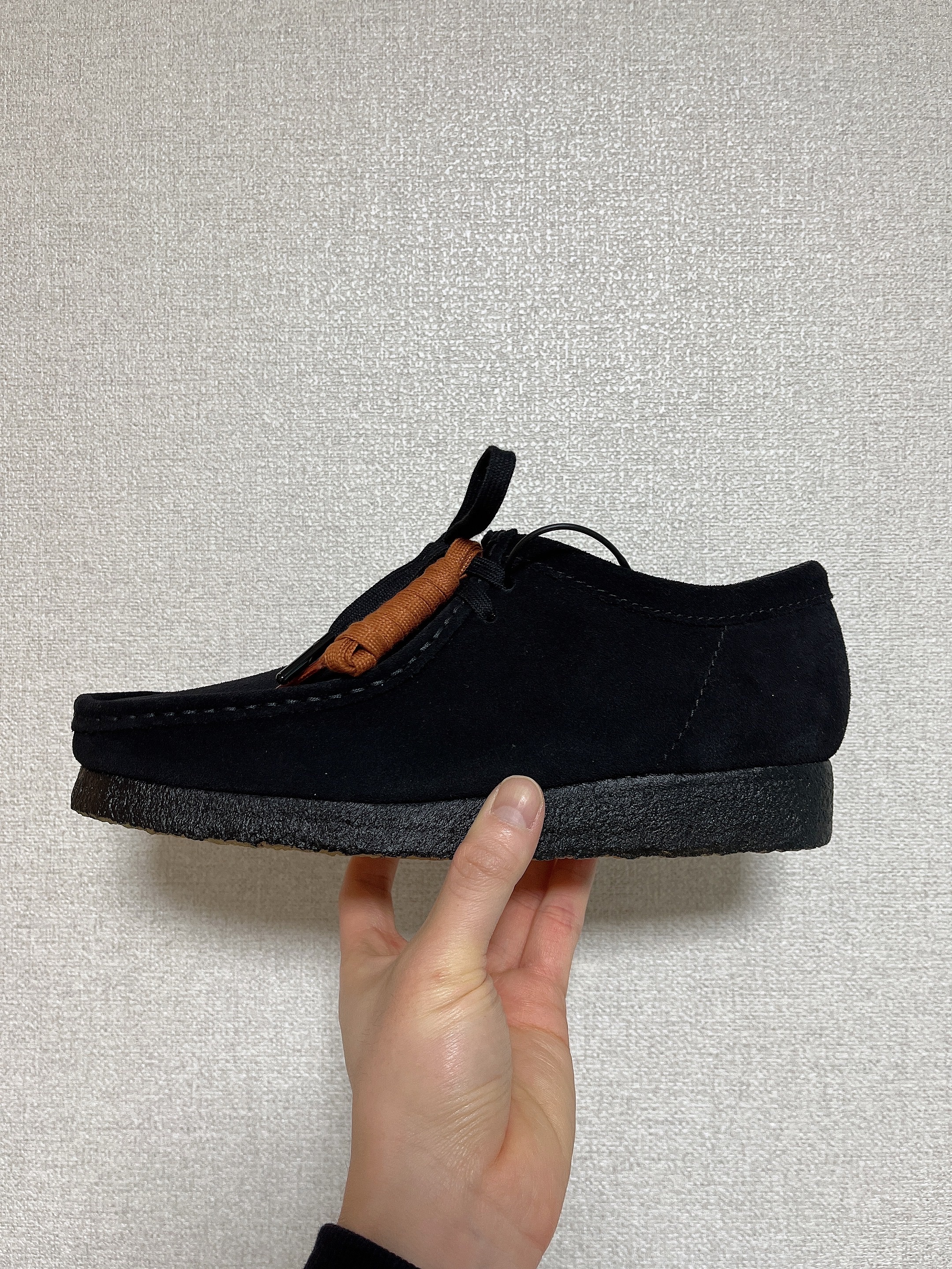 Clarks Wallabee Black Suede 착용 스타일