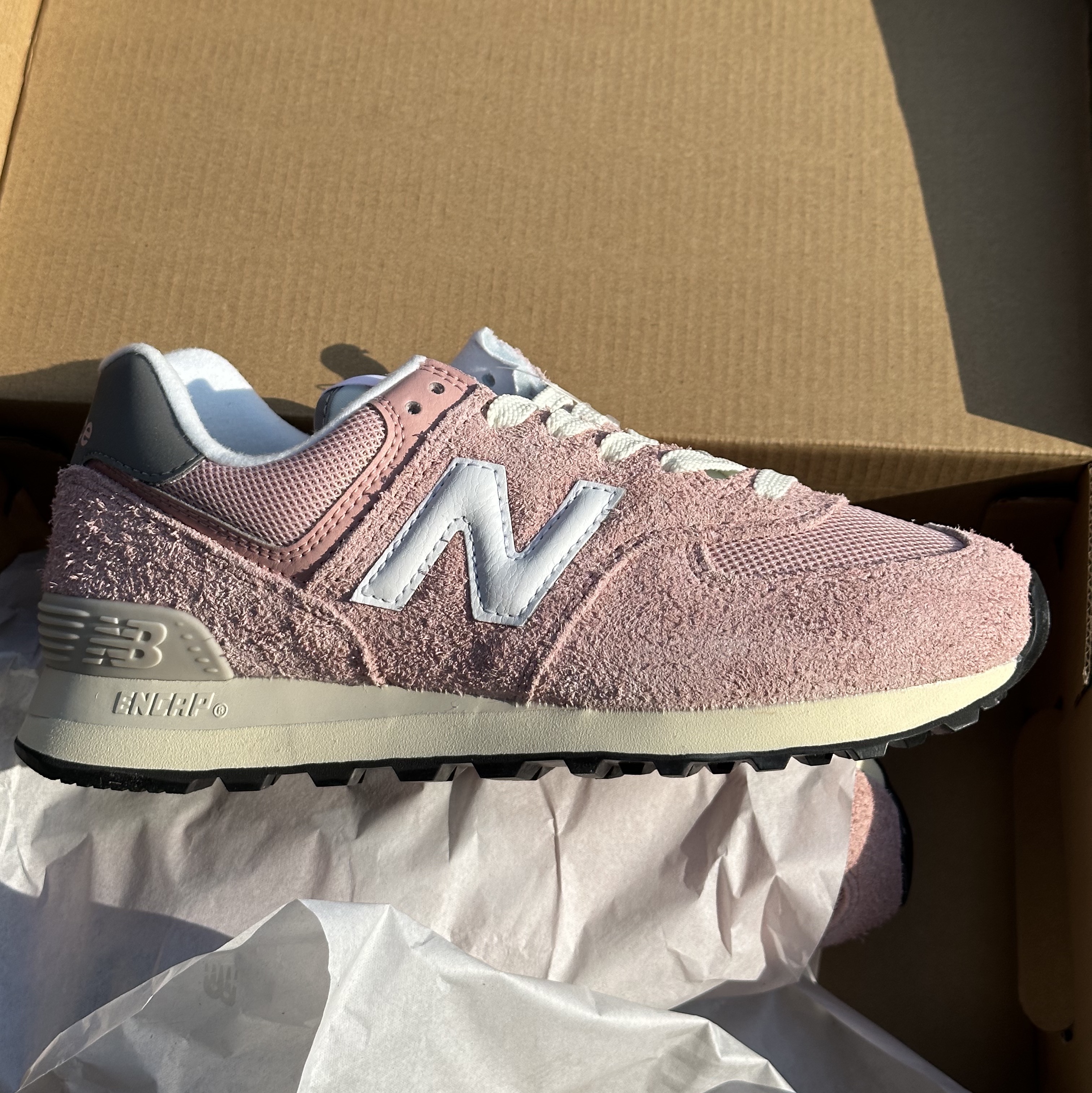 New Balance 574 Heritage Mellow Pink 착용 스타일