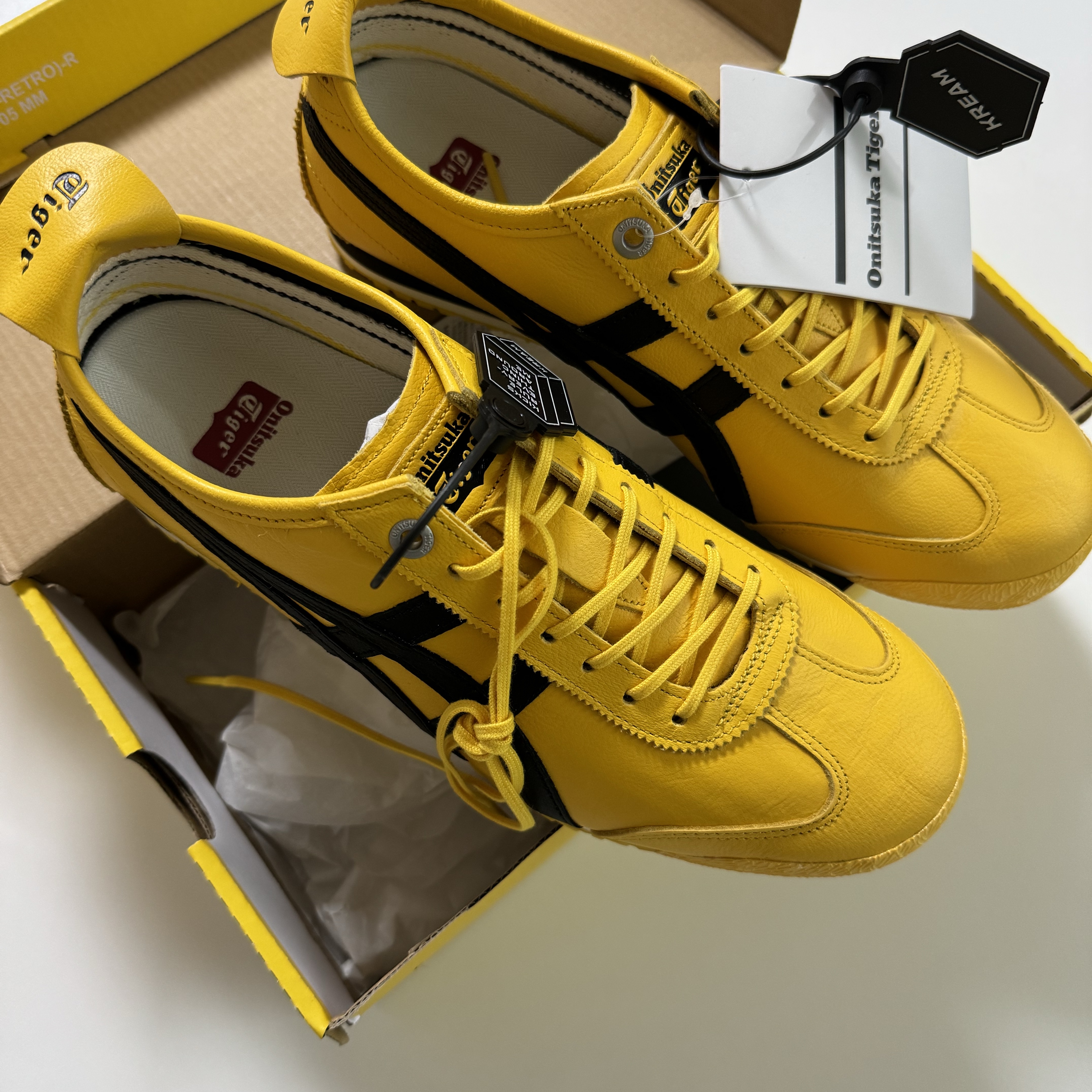Onitsuka Tiger Mexico 66 SD Yellow Black 착용 스타일