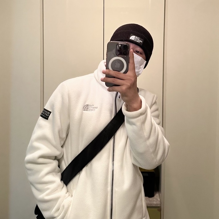 The North Face Big Logo Beanie Navy 착용 스타일 - 1