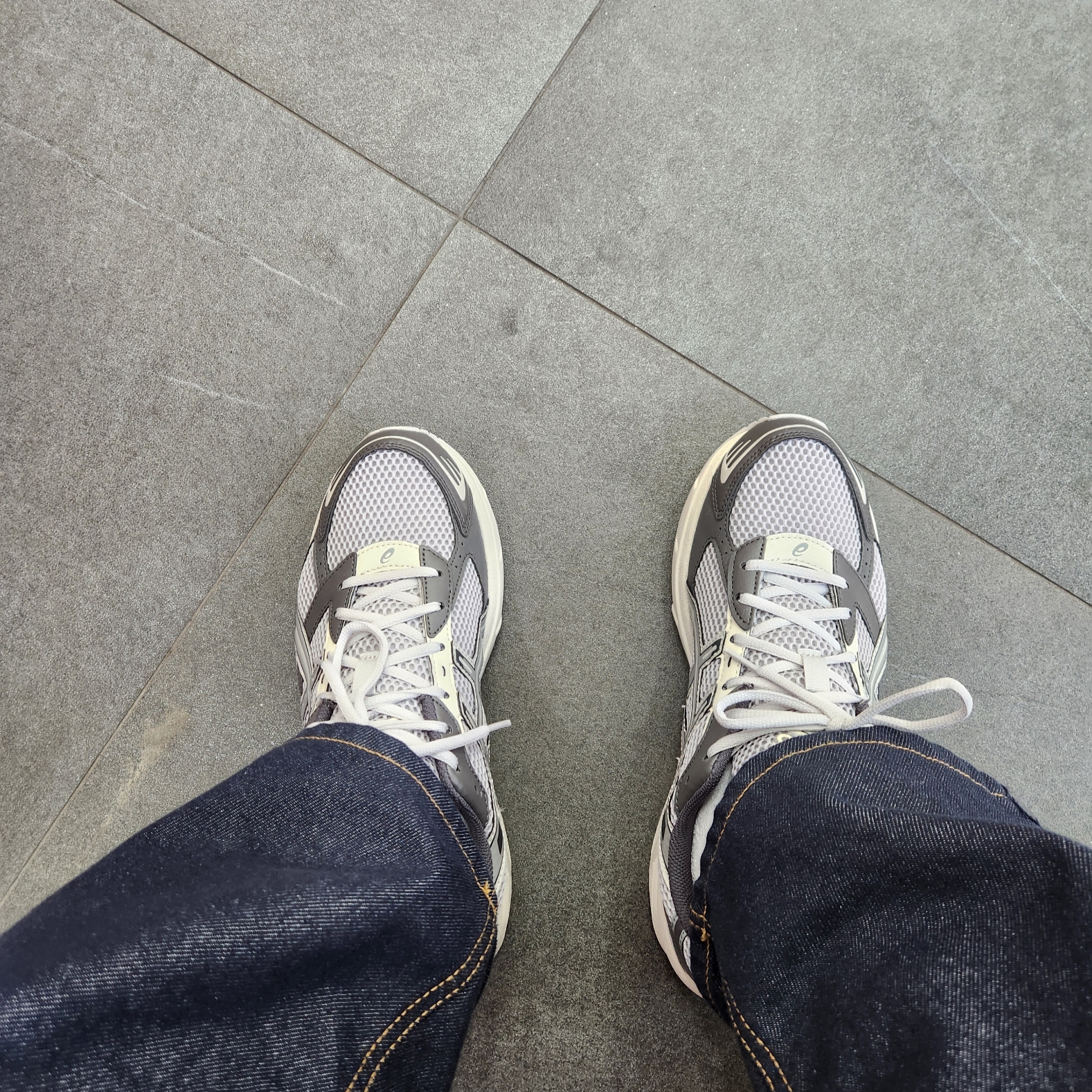 Asics Gel-1130 Oyster Grey Clay Grey 착용 스타일