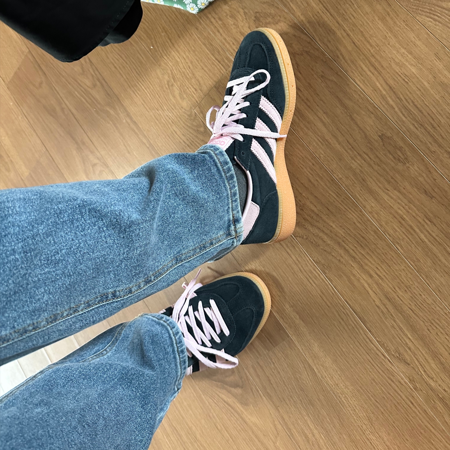 (W) Adidas Spezial Handball Core Black Clear Pink 착용 스타일