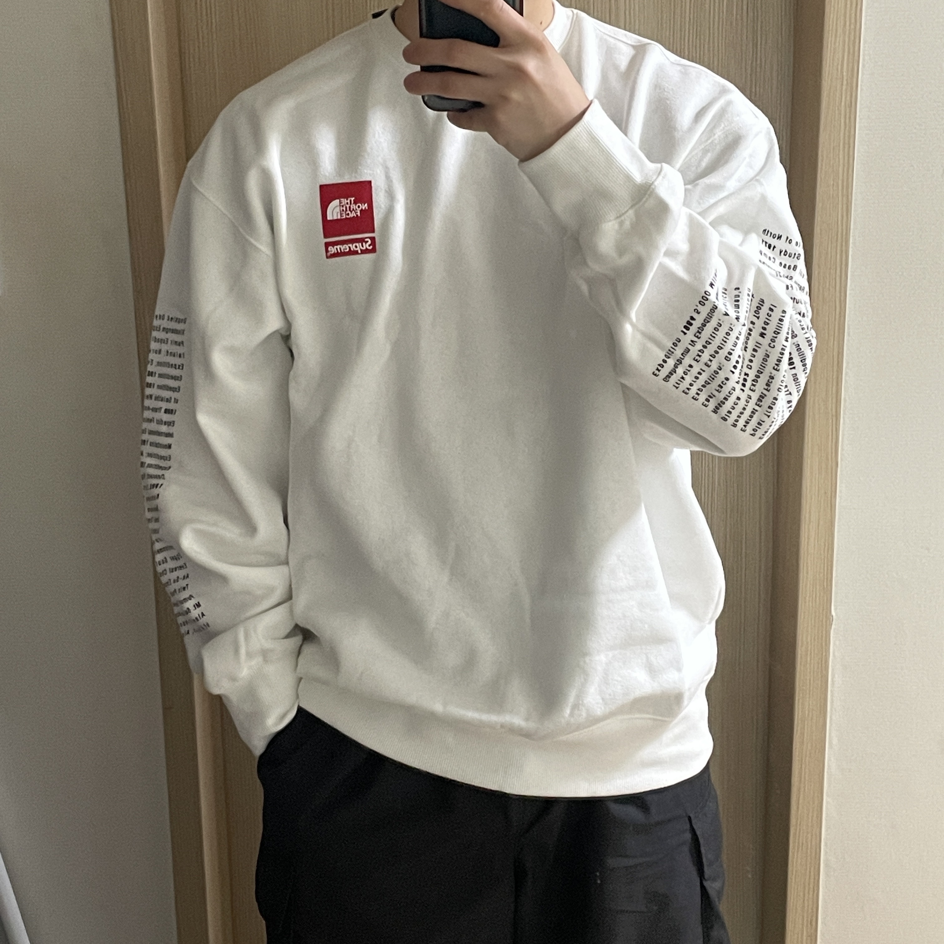Supreme x The North Face Crewneck White - 24SS 착용 스타일