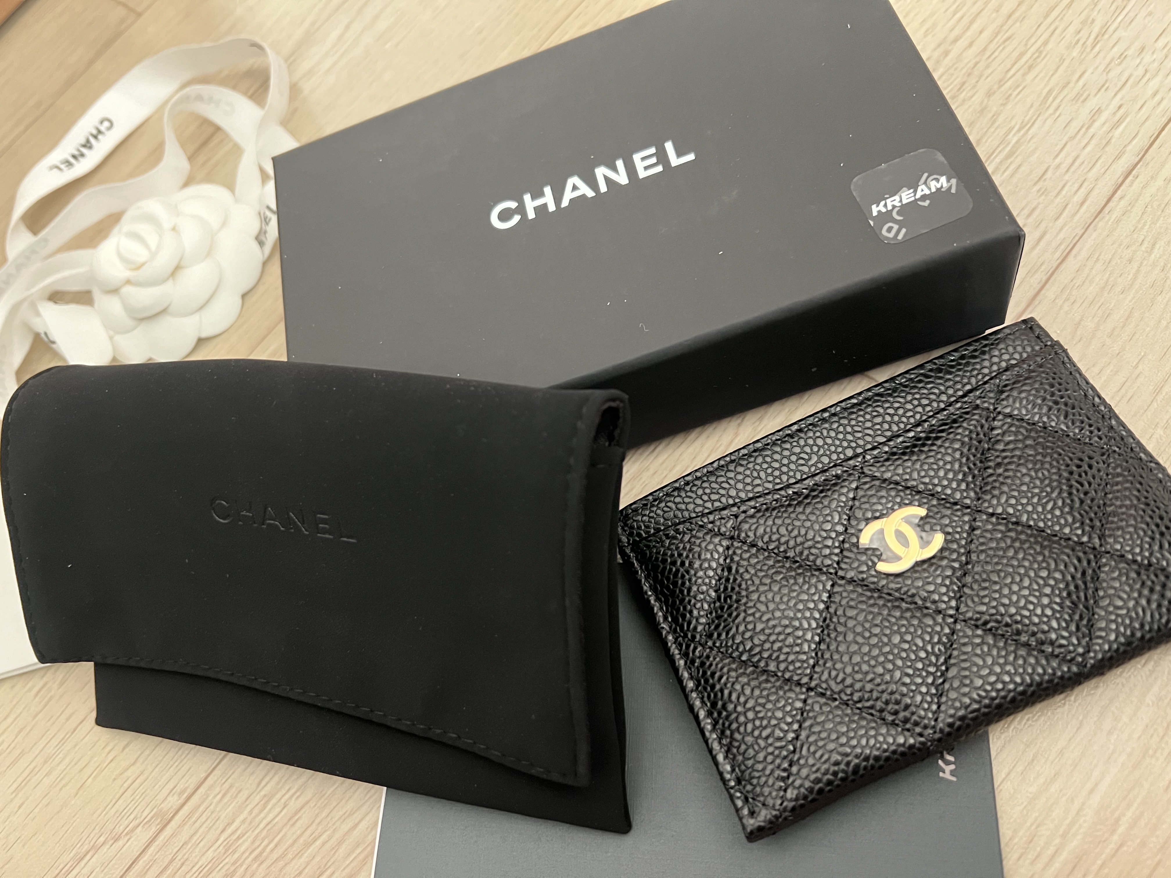 Chanel Classic Card Holder Grained Calfskin & Gold Black 착용 스타일