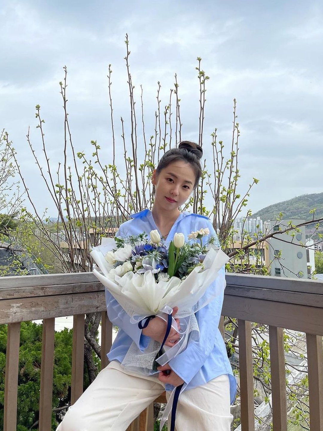 Gucci GG Oxford Cotton Shirt Blue, Gucci Oxford Cotton Shirt with Double G Embroidery Light Blue 착용 스타일 - 5