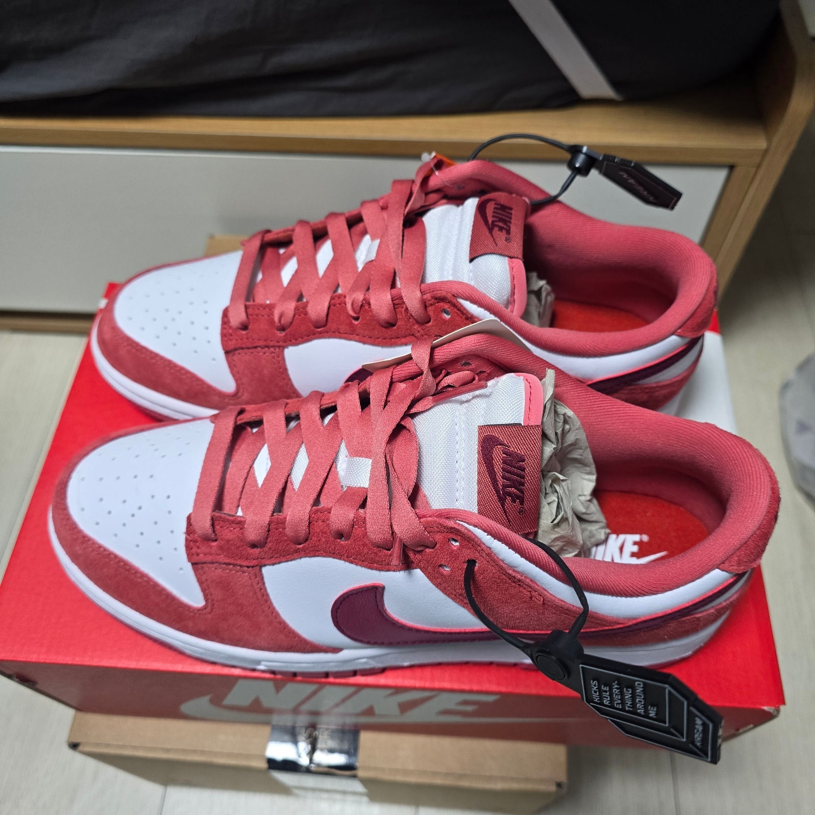 (W) Nike Dunk Low Valentine Day White Adobe 착용 스타일 - 2