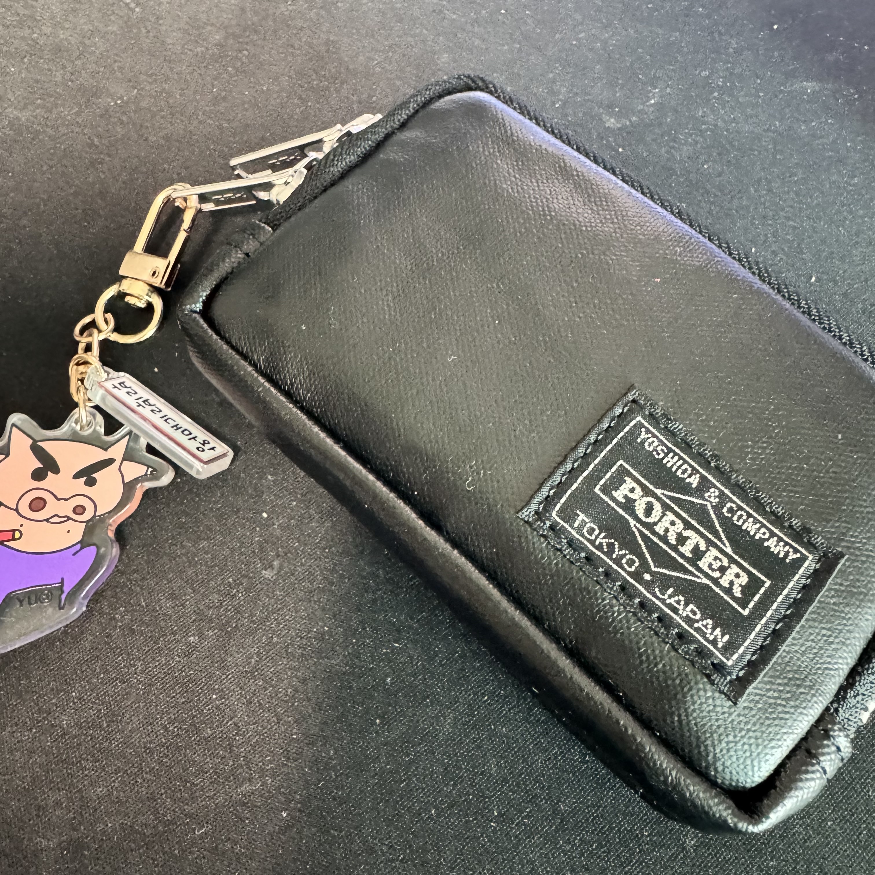 Porter Freestyle Multi Coin Case Black 착용 스타일